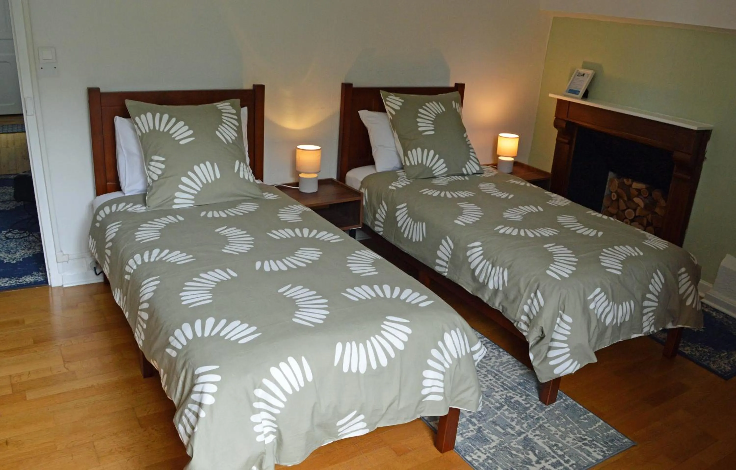 Bedroom, Bed in Champ De Foire