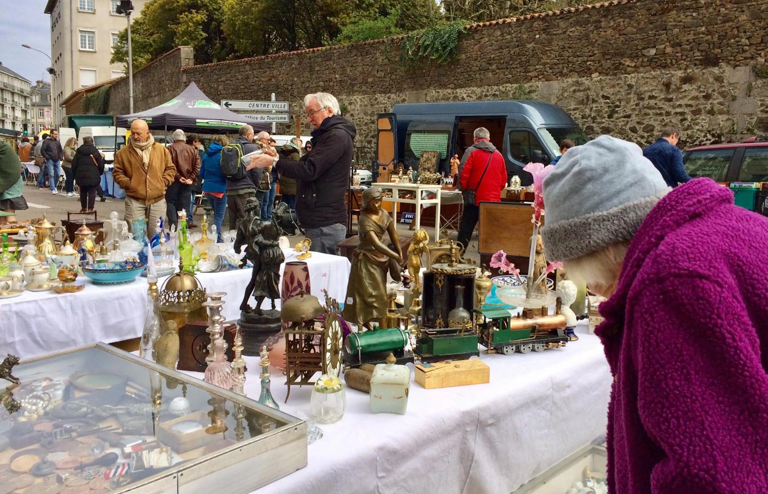 Area and facilities in Champ De Foire