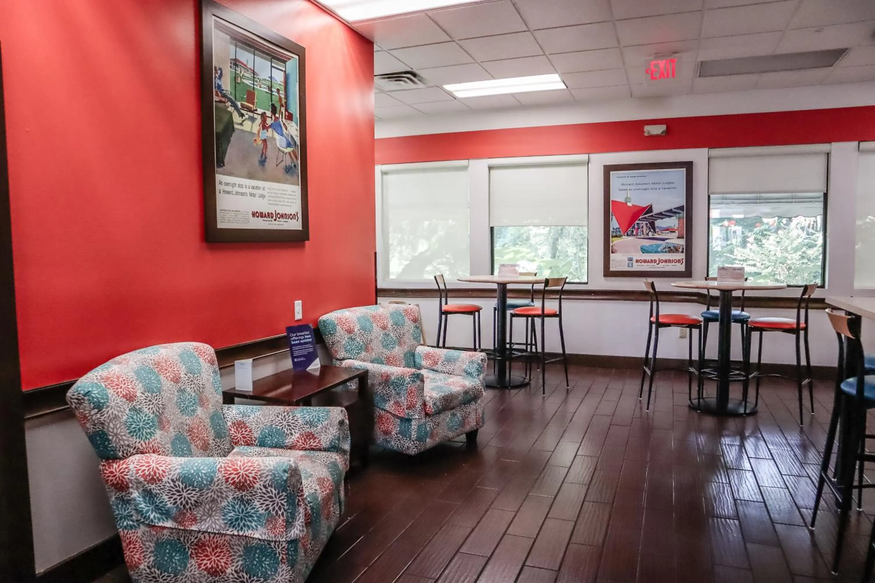 Seating area in Howard Johnson by Wyndham Ocala FL I-75