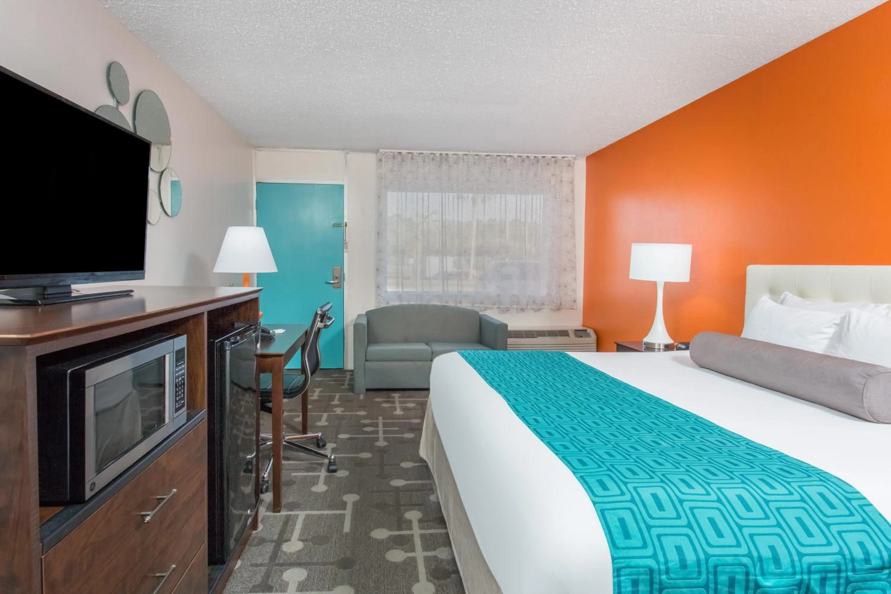 Bed in Howard Johnson by Wyndham Ocala FL I-75