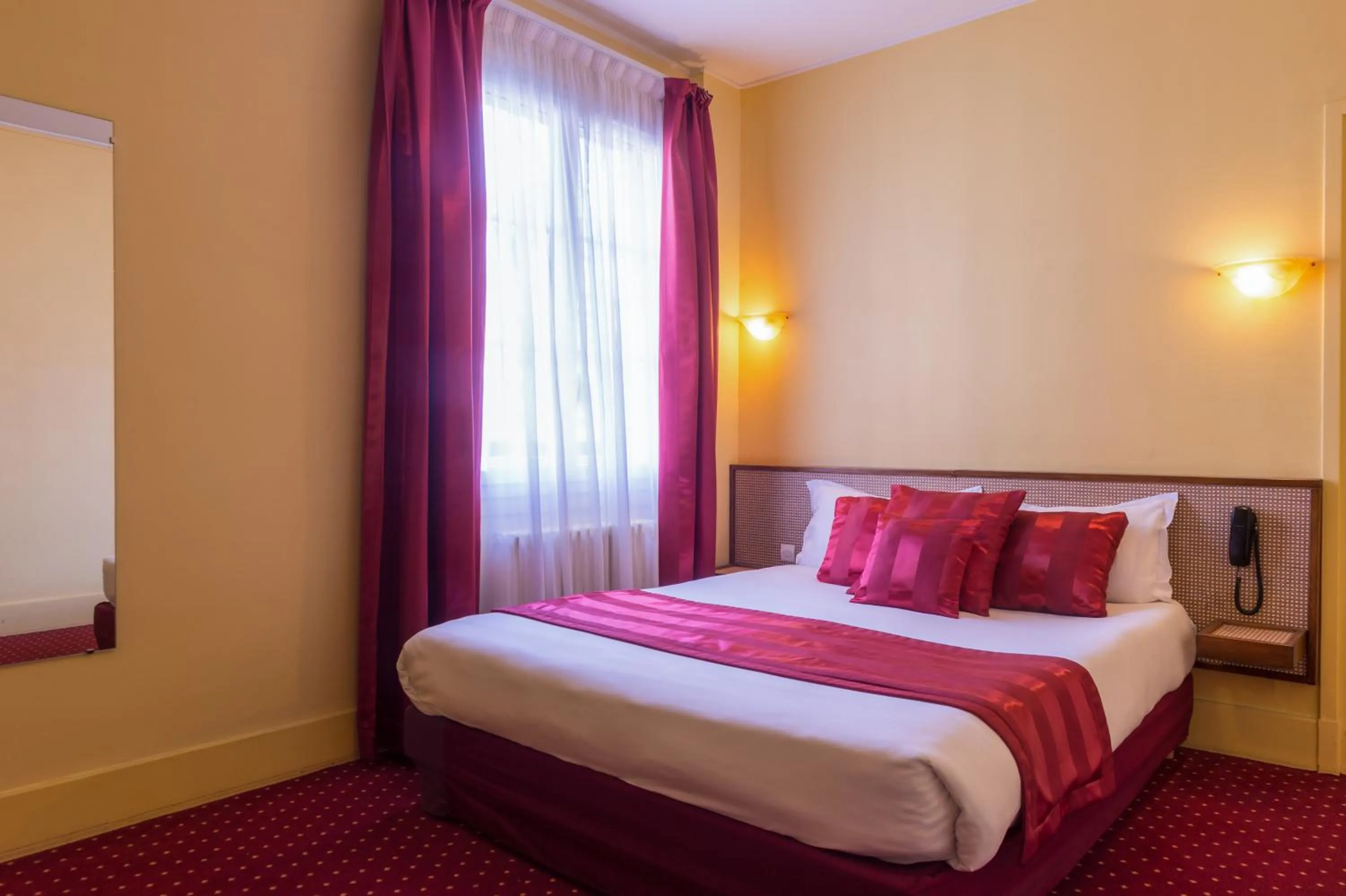 Bed in The Originals City, Hôtel Cathédrale, Lisieux