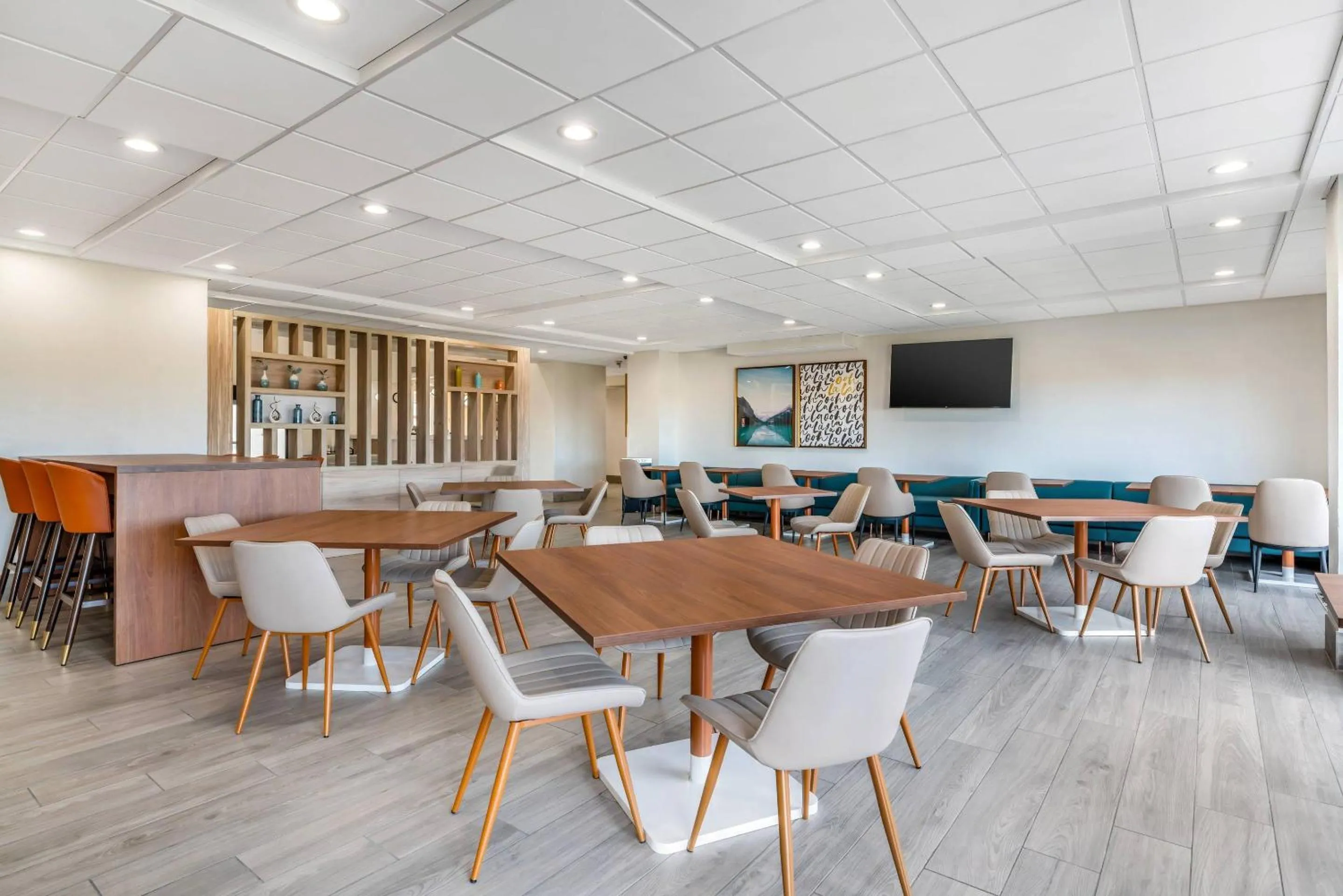 Breakfast in Comfort Inn & Suites Madison East Interstate I-90