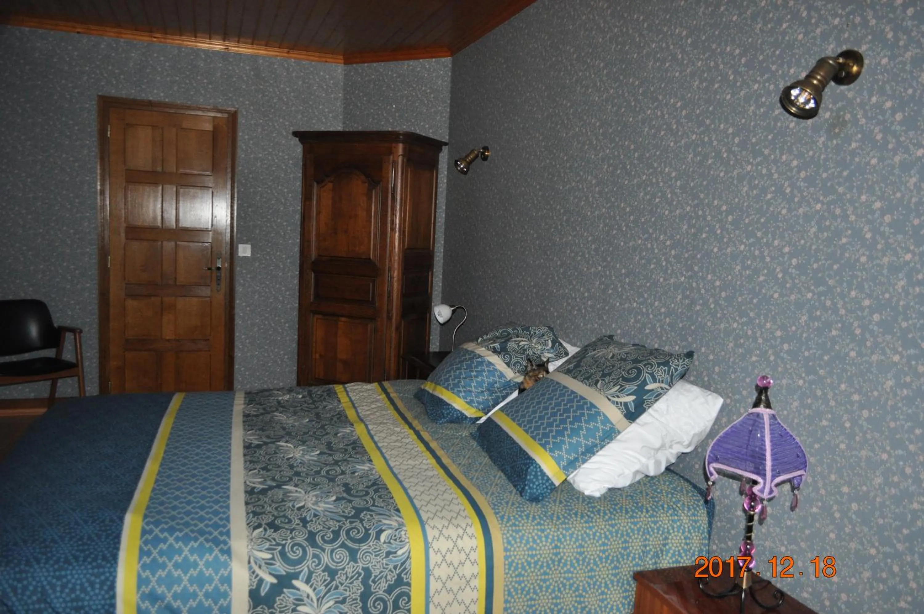 Photo of the whole room, Bed in Ma maison bleue