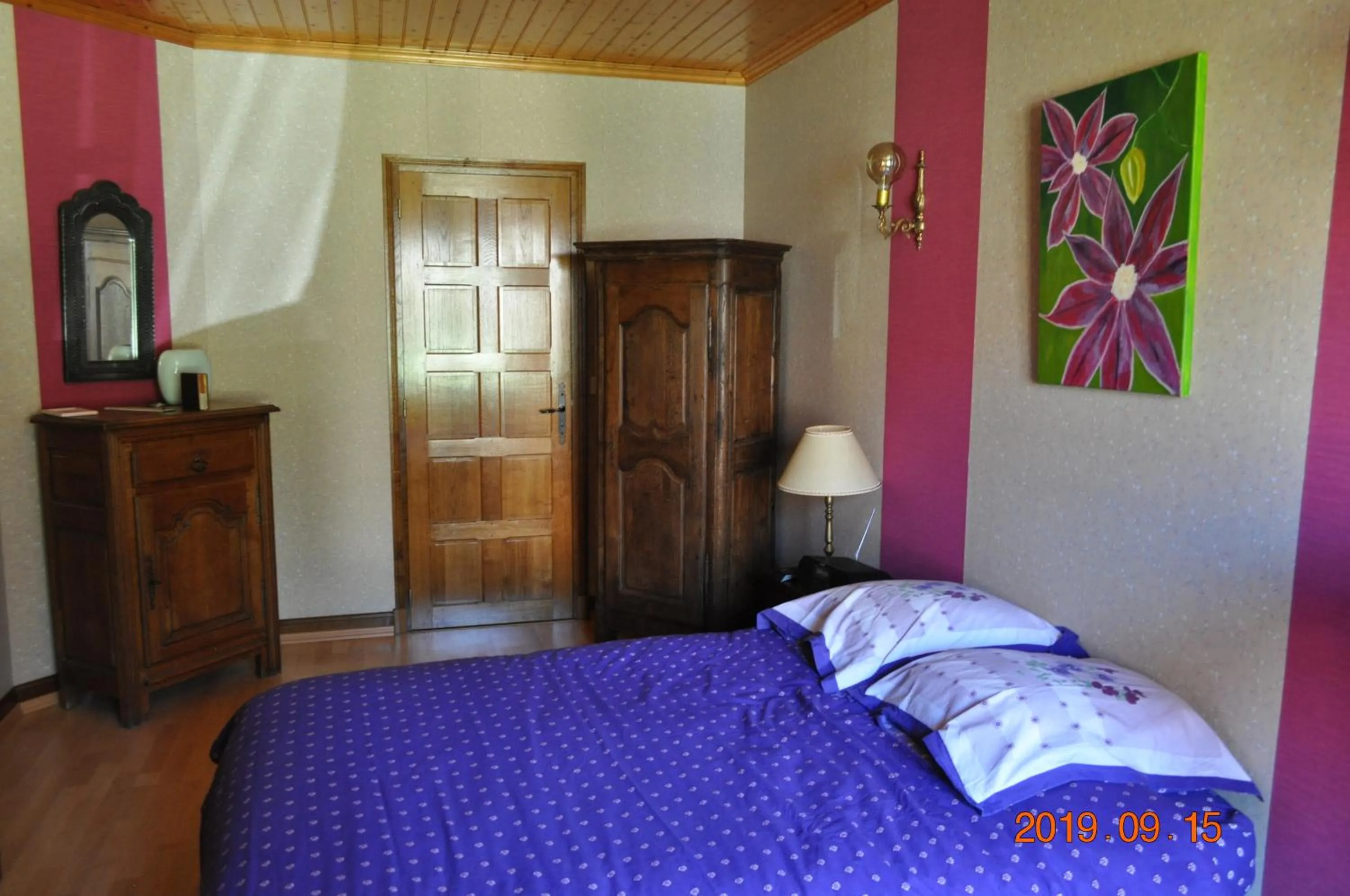 Photo of the whole room, Bed in Ma maison bleue