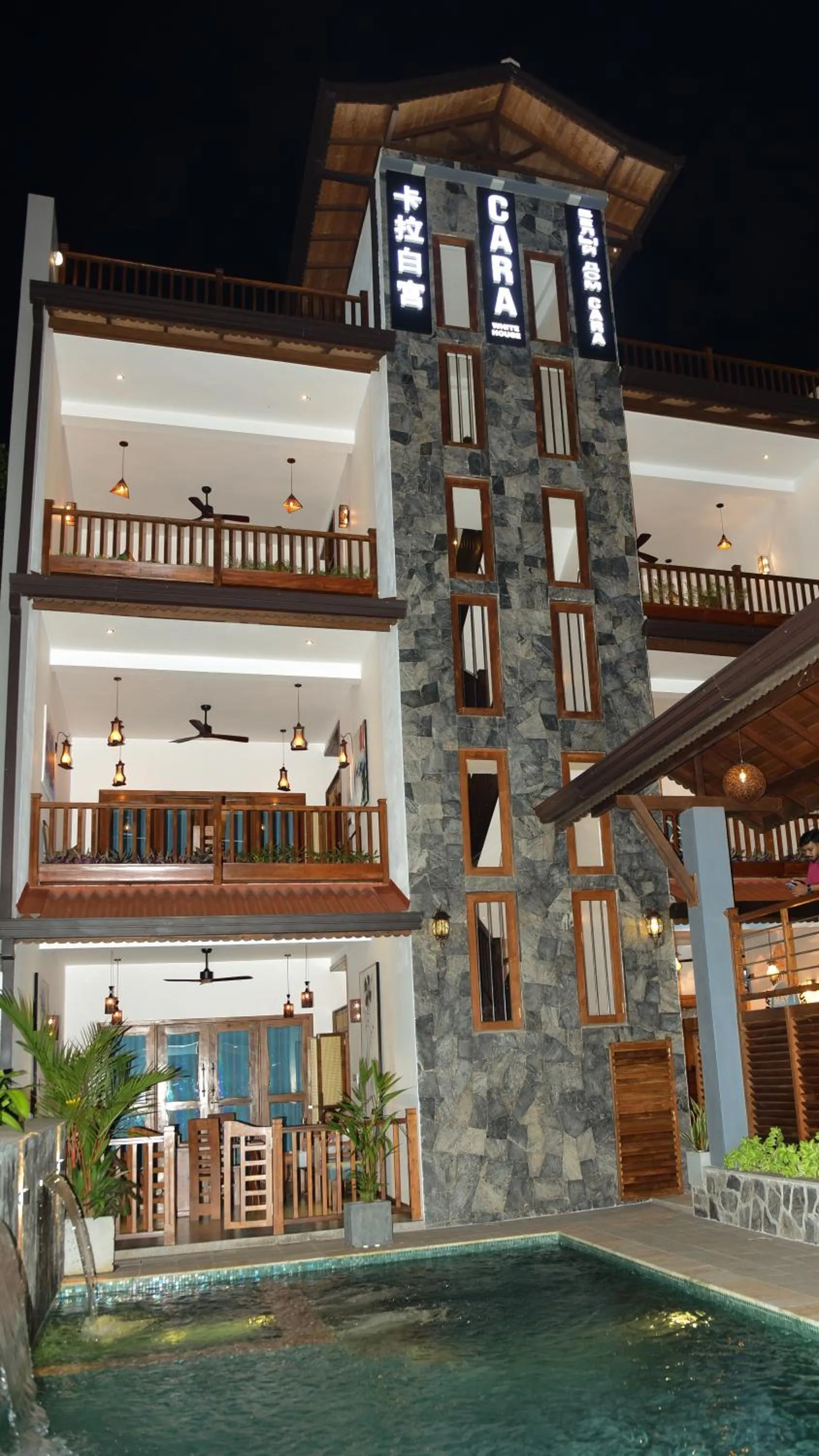 Property building in Cara White House