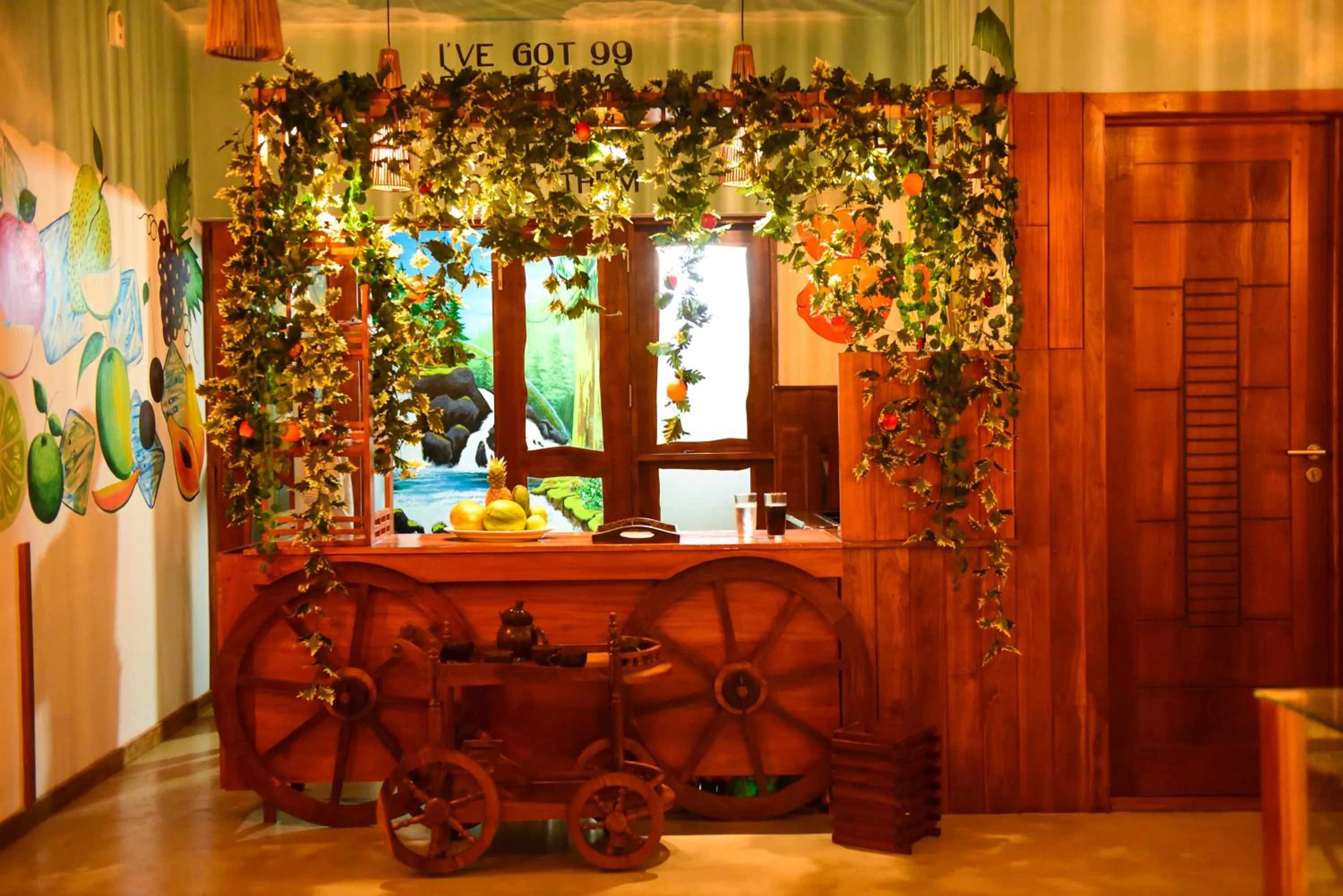 Restaurant/places to eat in Cara White House