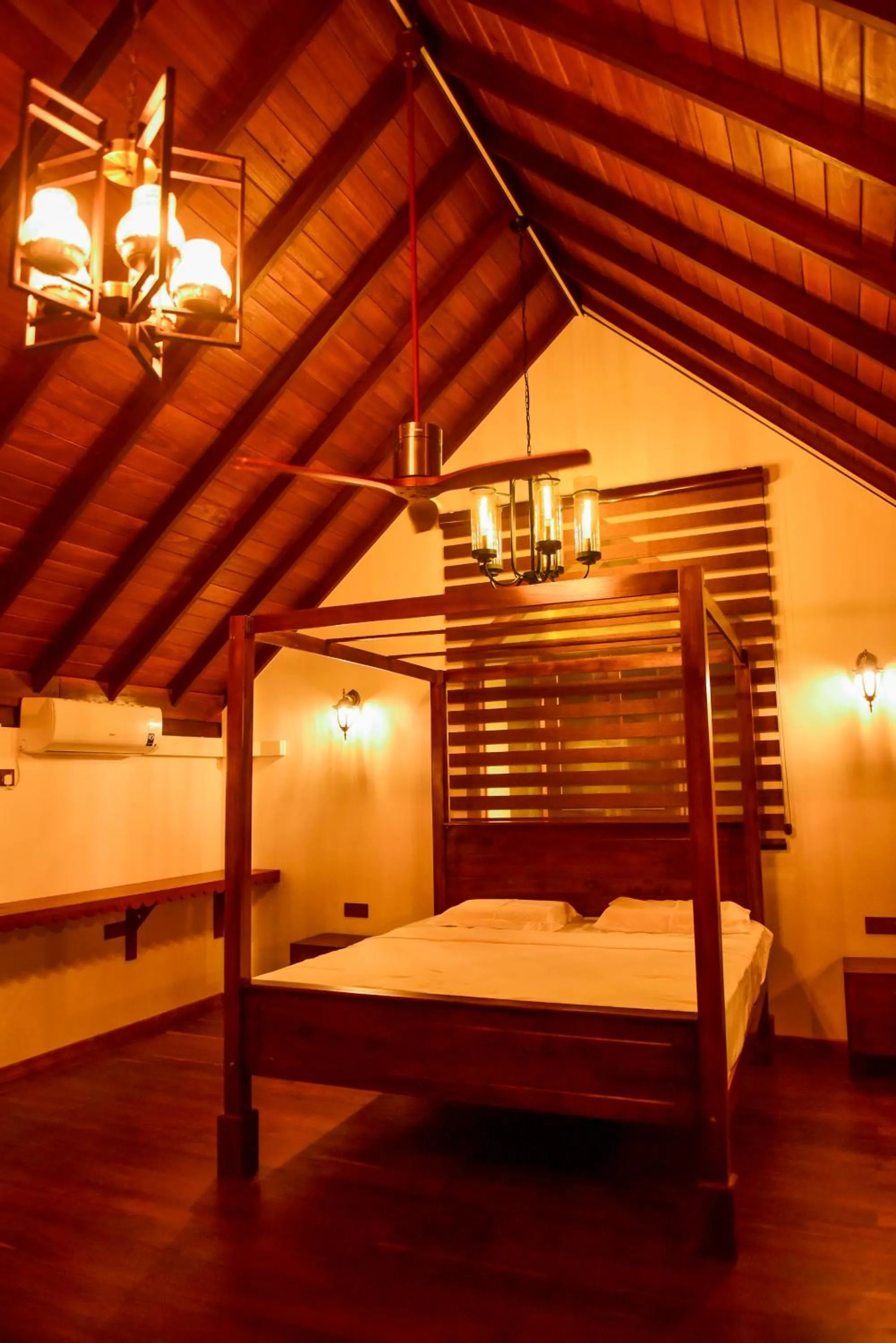 Bed in Cara White House