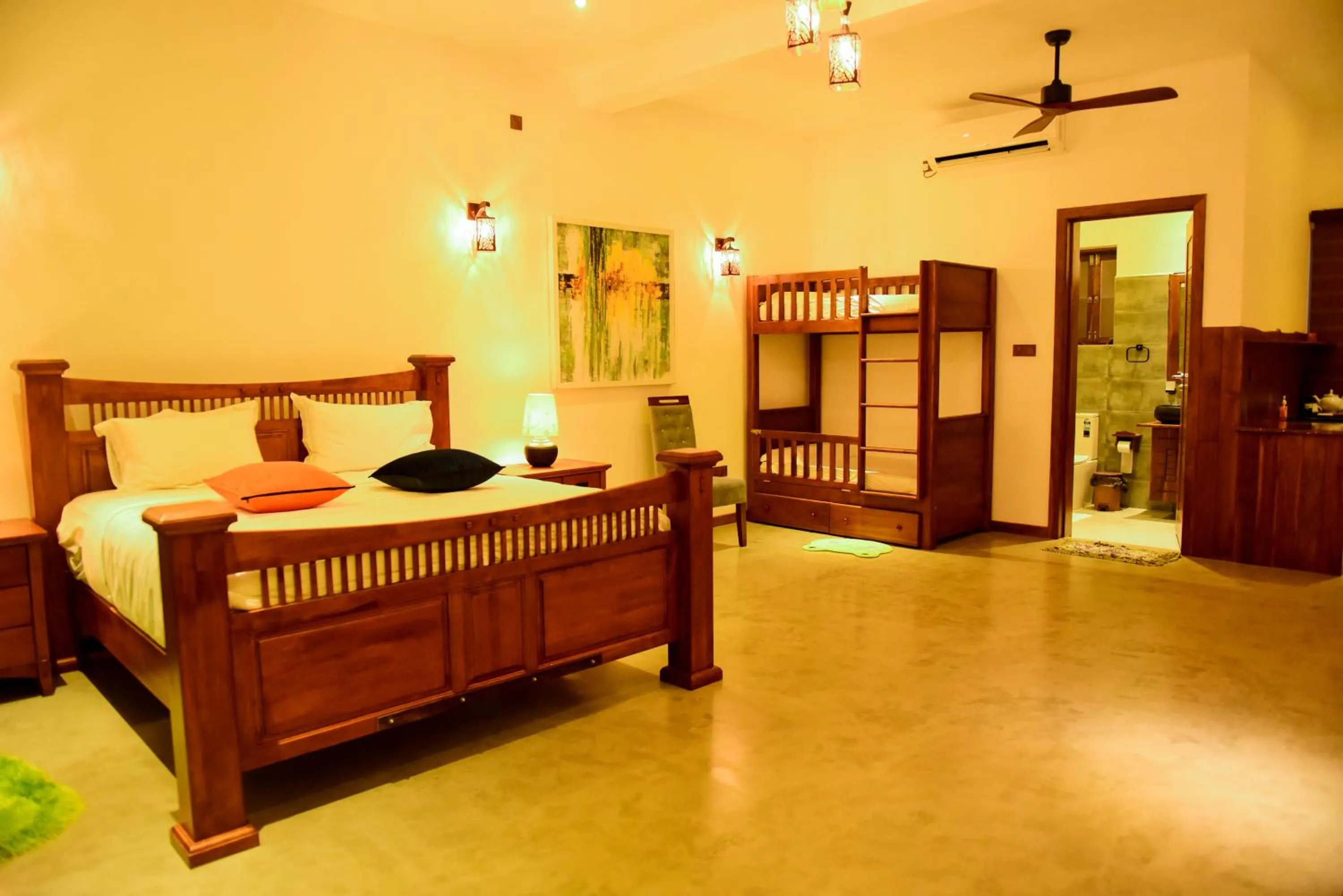 Bedroom, Bed in Cara White House