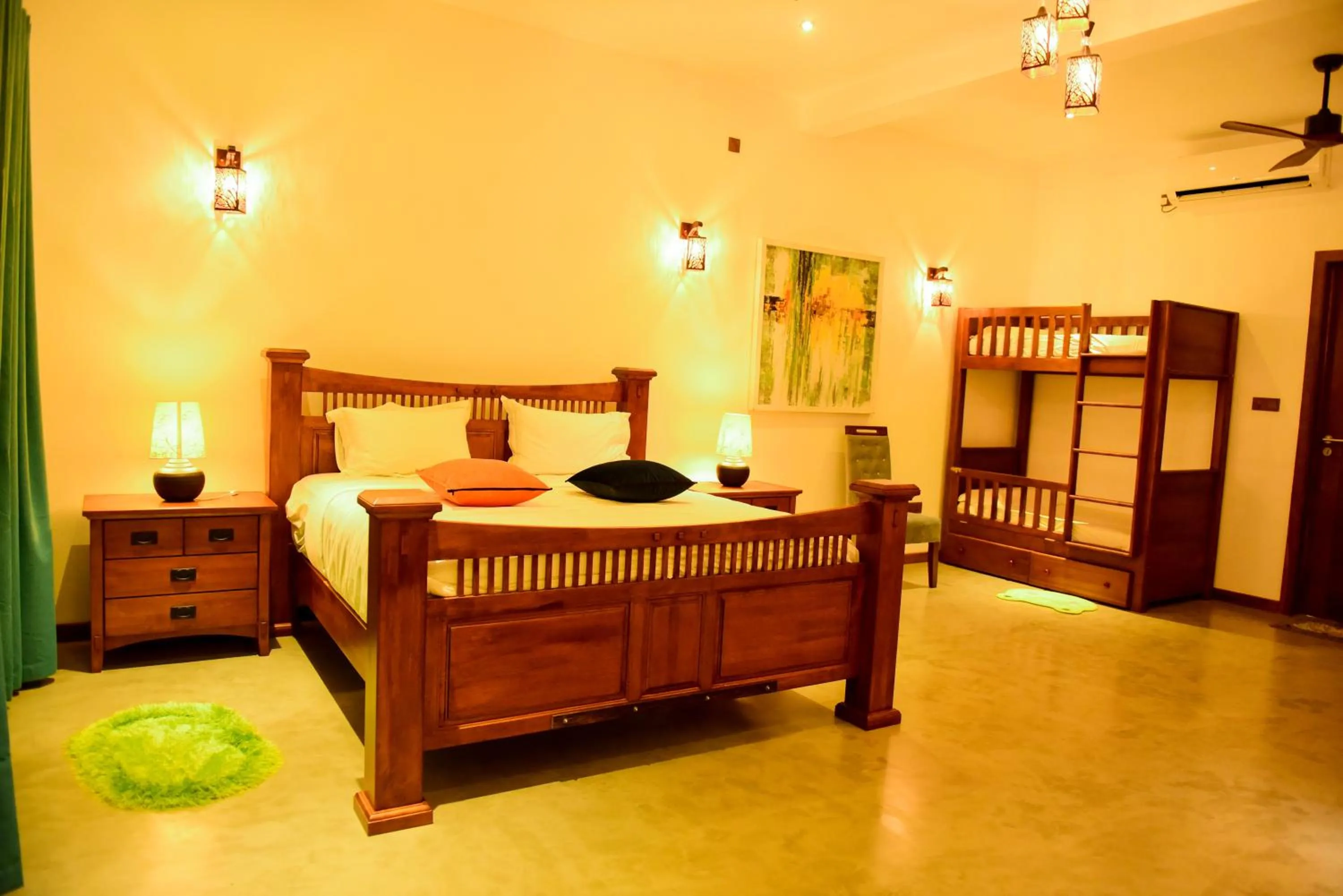 Bed in Cara White House