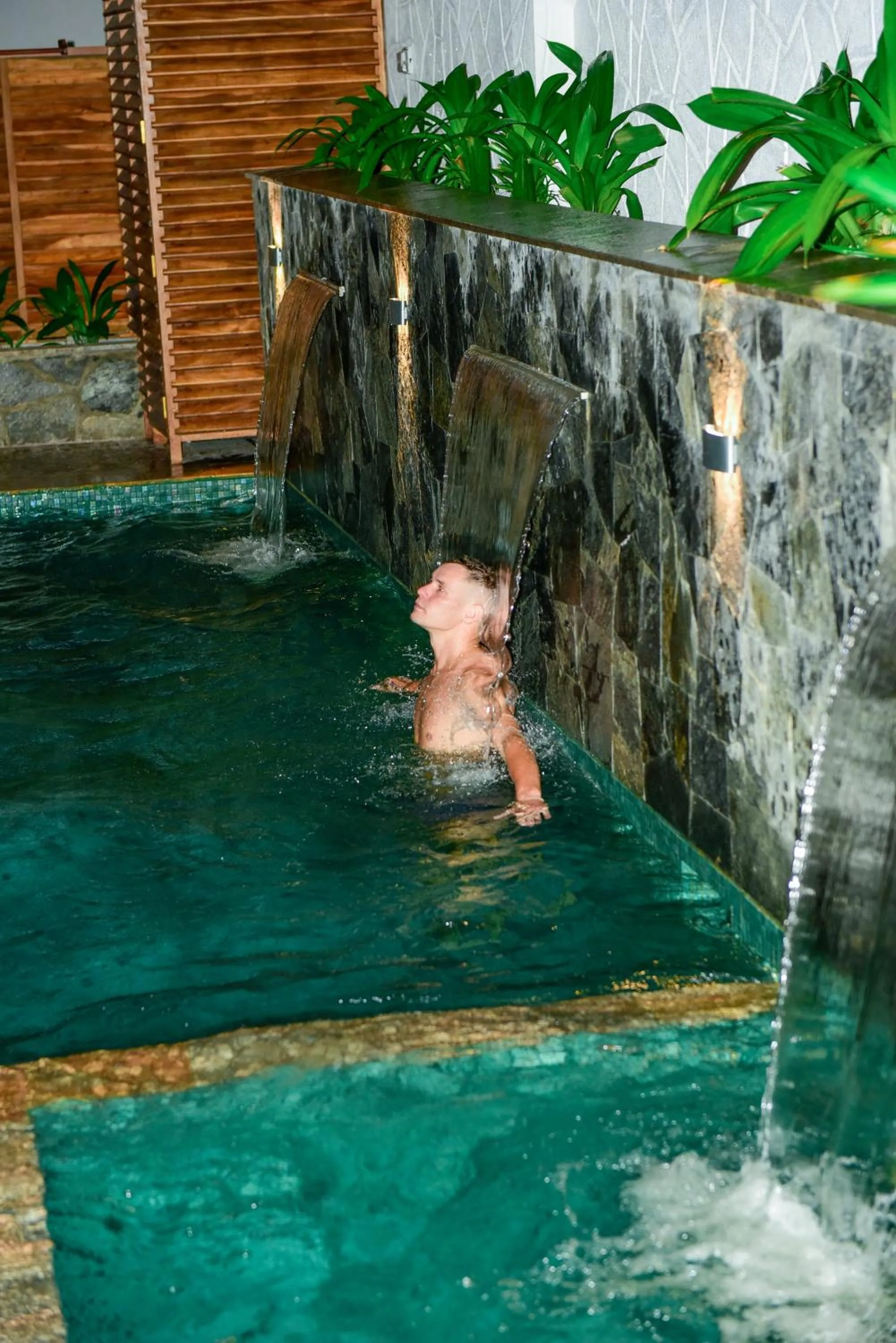 Night in Cara White House