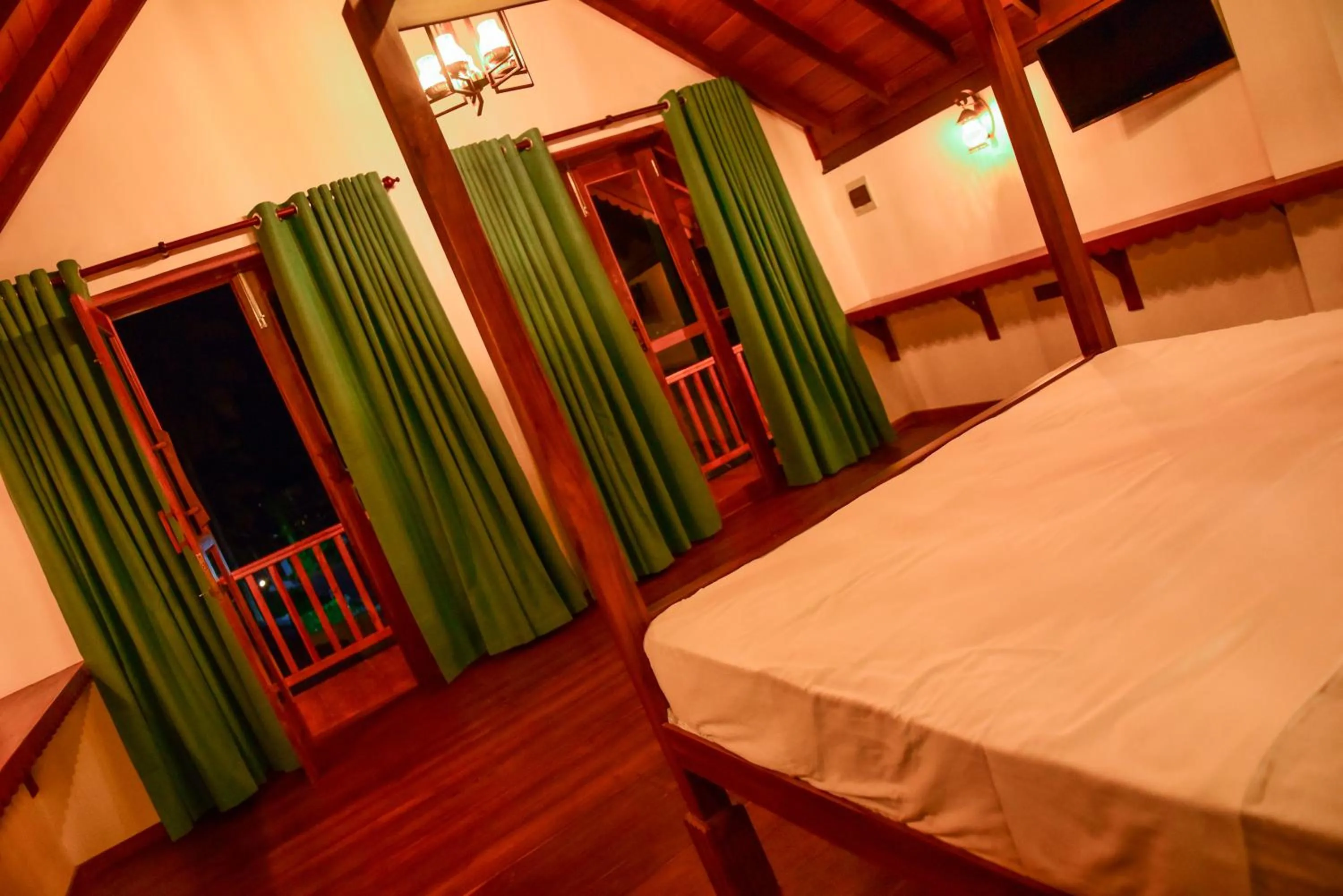 Bed in Cara White House