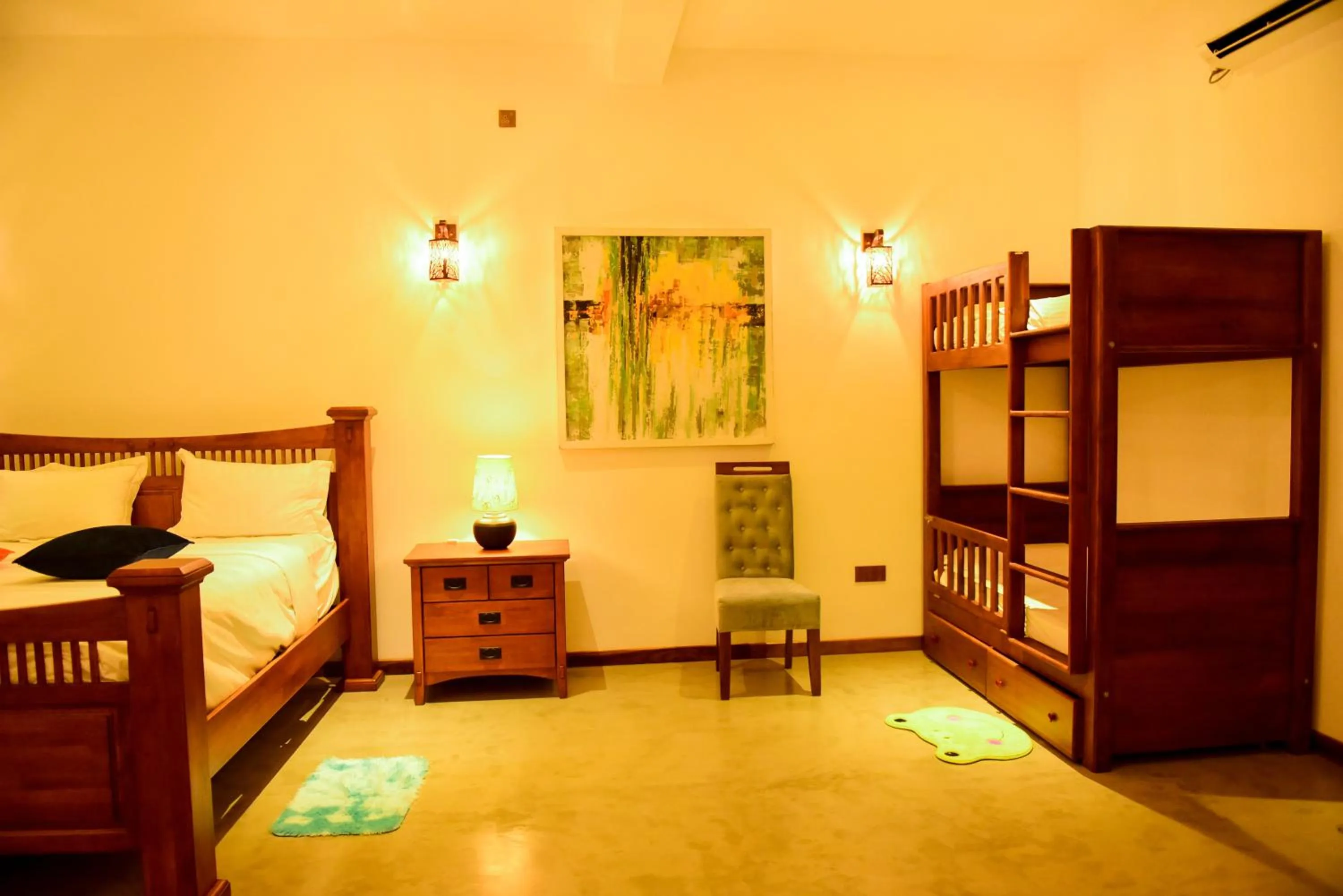 Bedroom, Bed in Cara White House