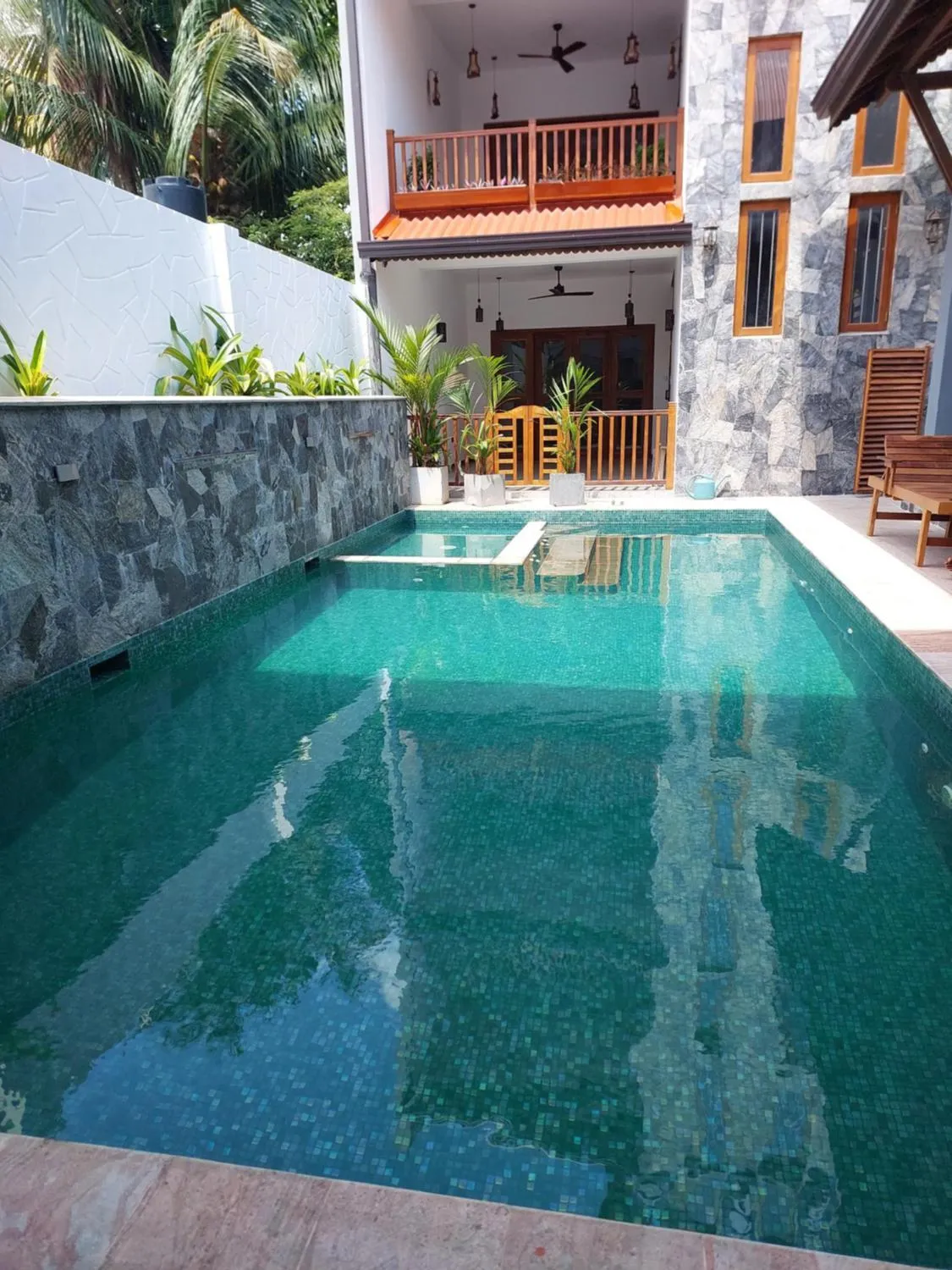 Day in Cara White House