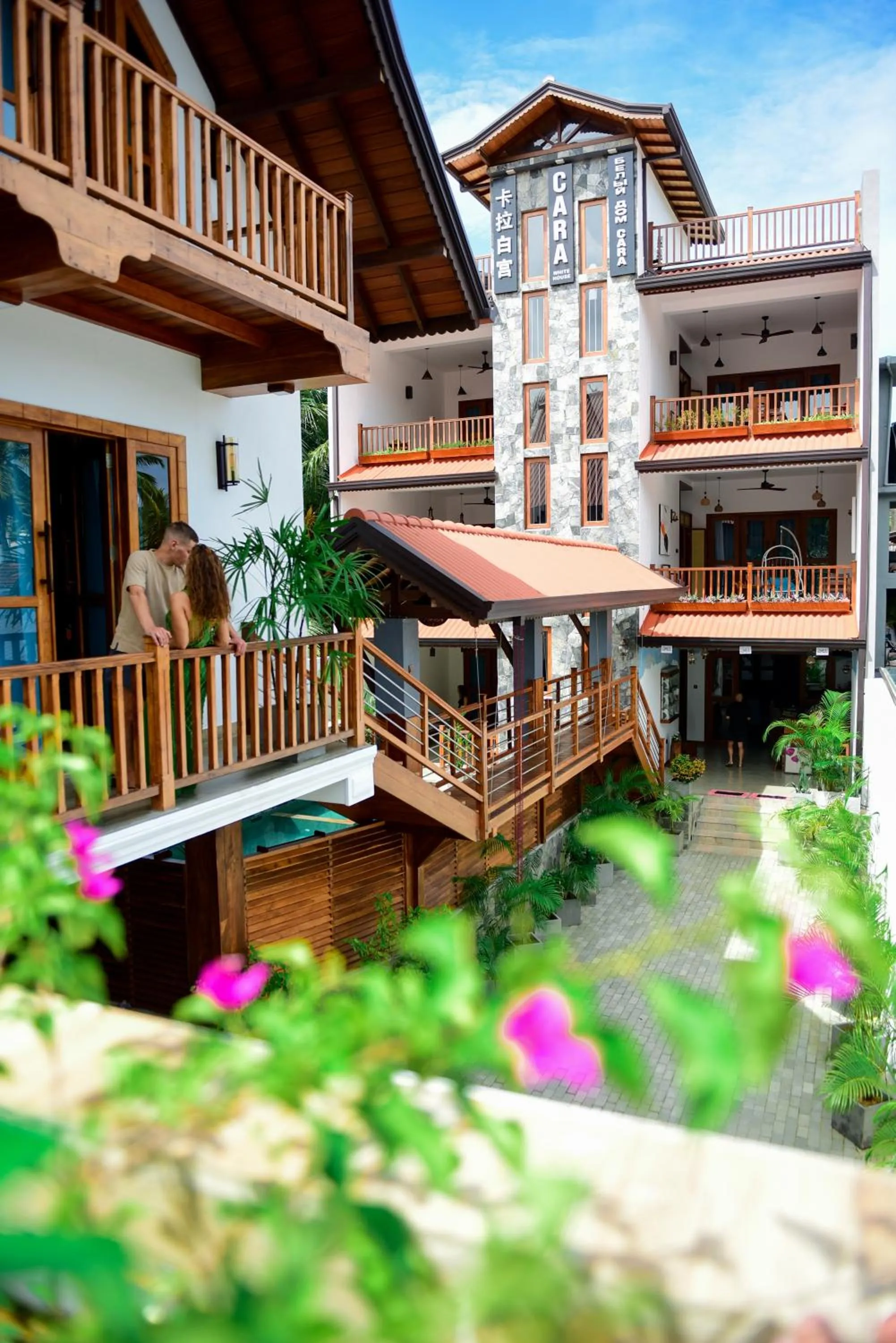 Property building in Cara White House