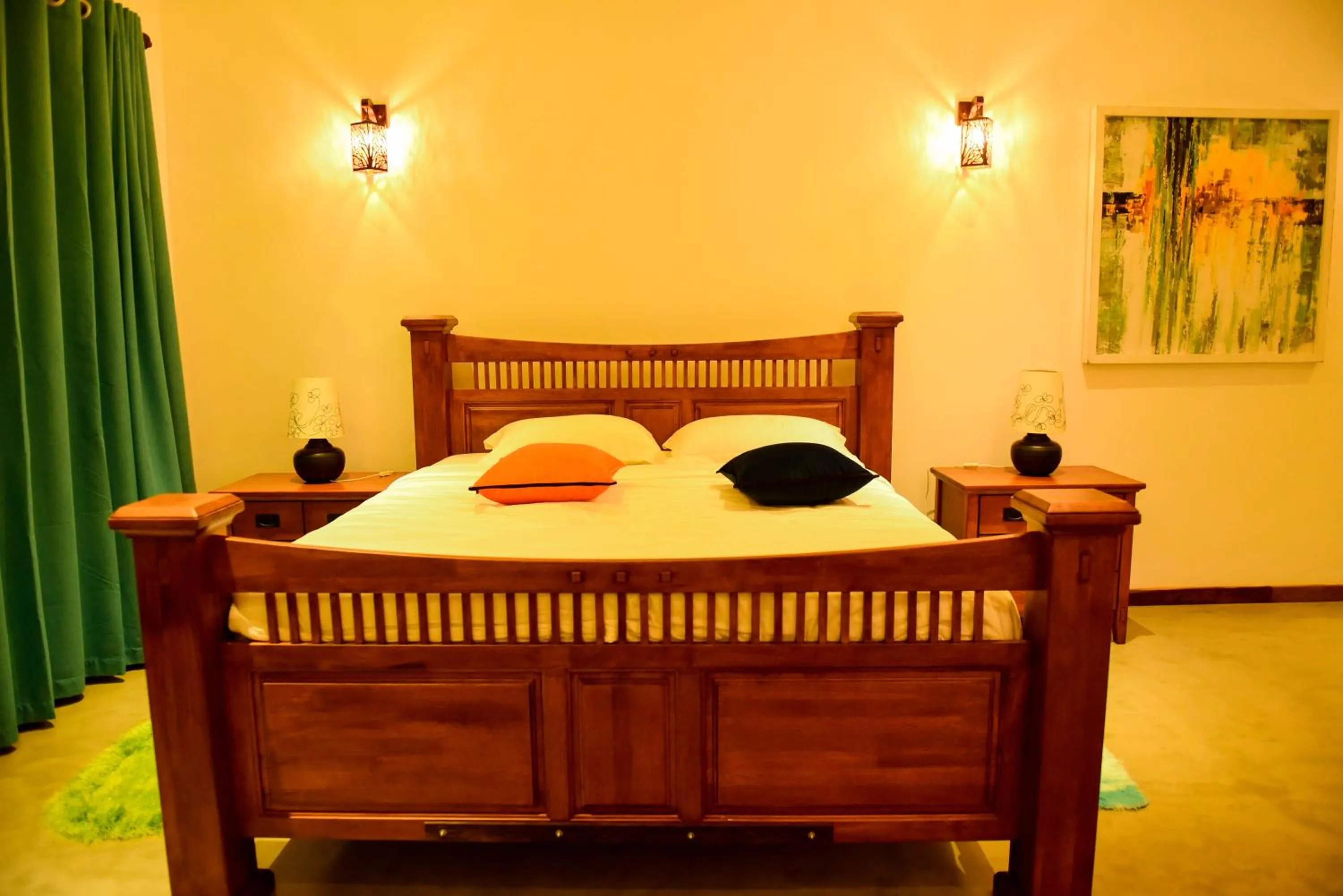 Bedroom, Bed in Cara White House