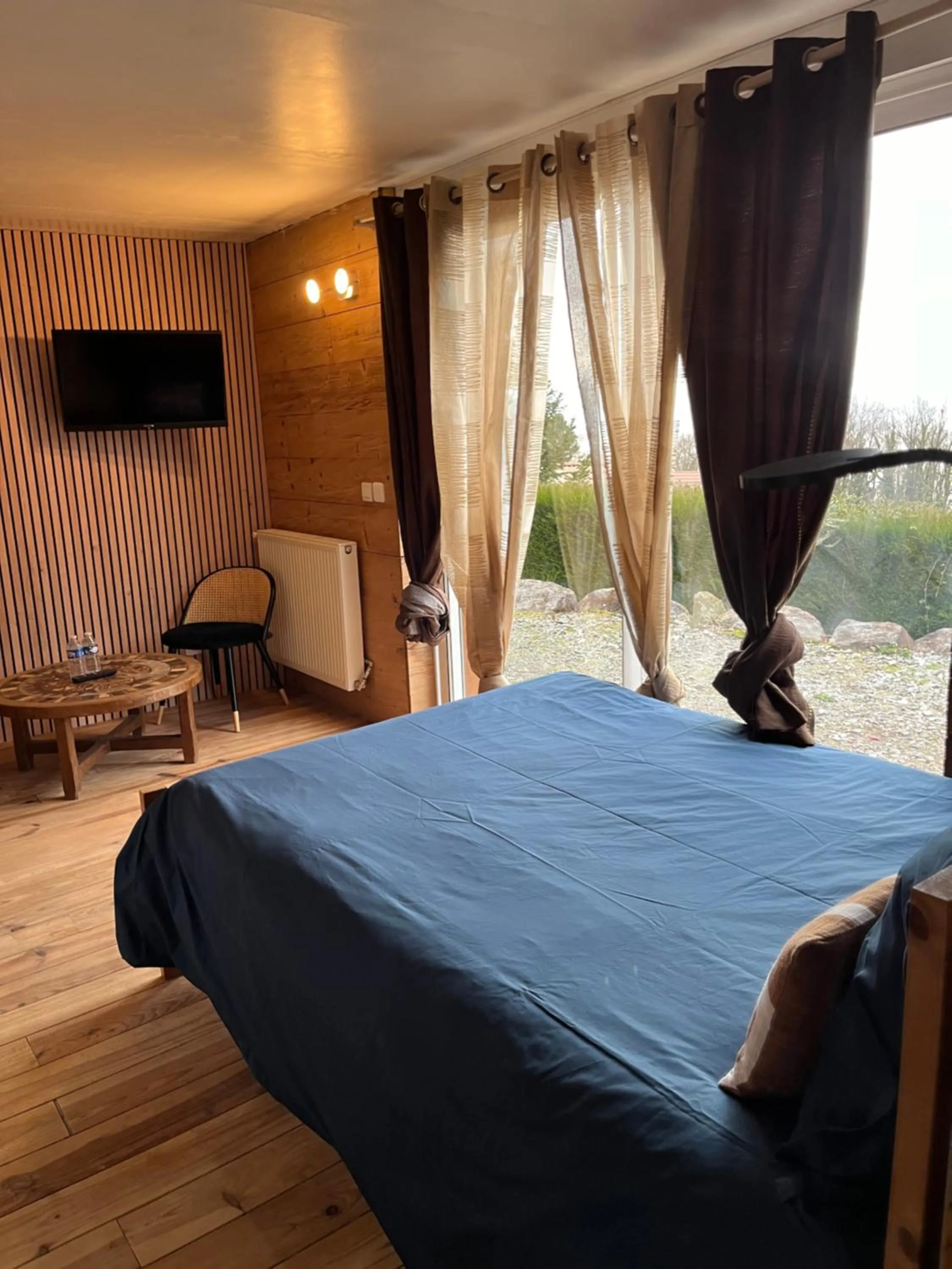 Bed in Maxilly appart