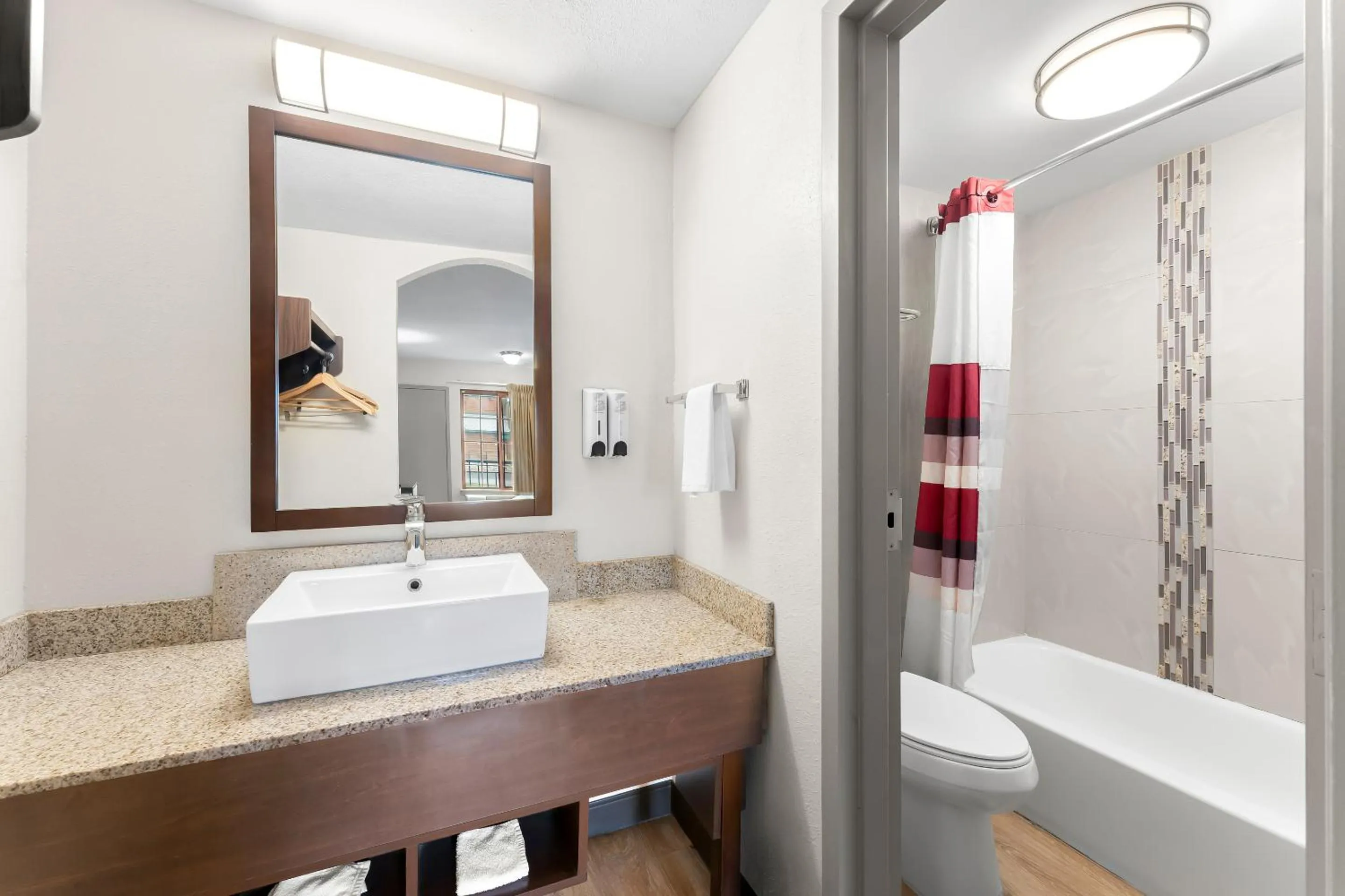 Bathroom in Red Roof Inn Lancaster