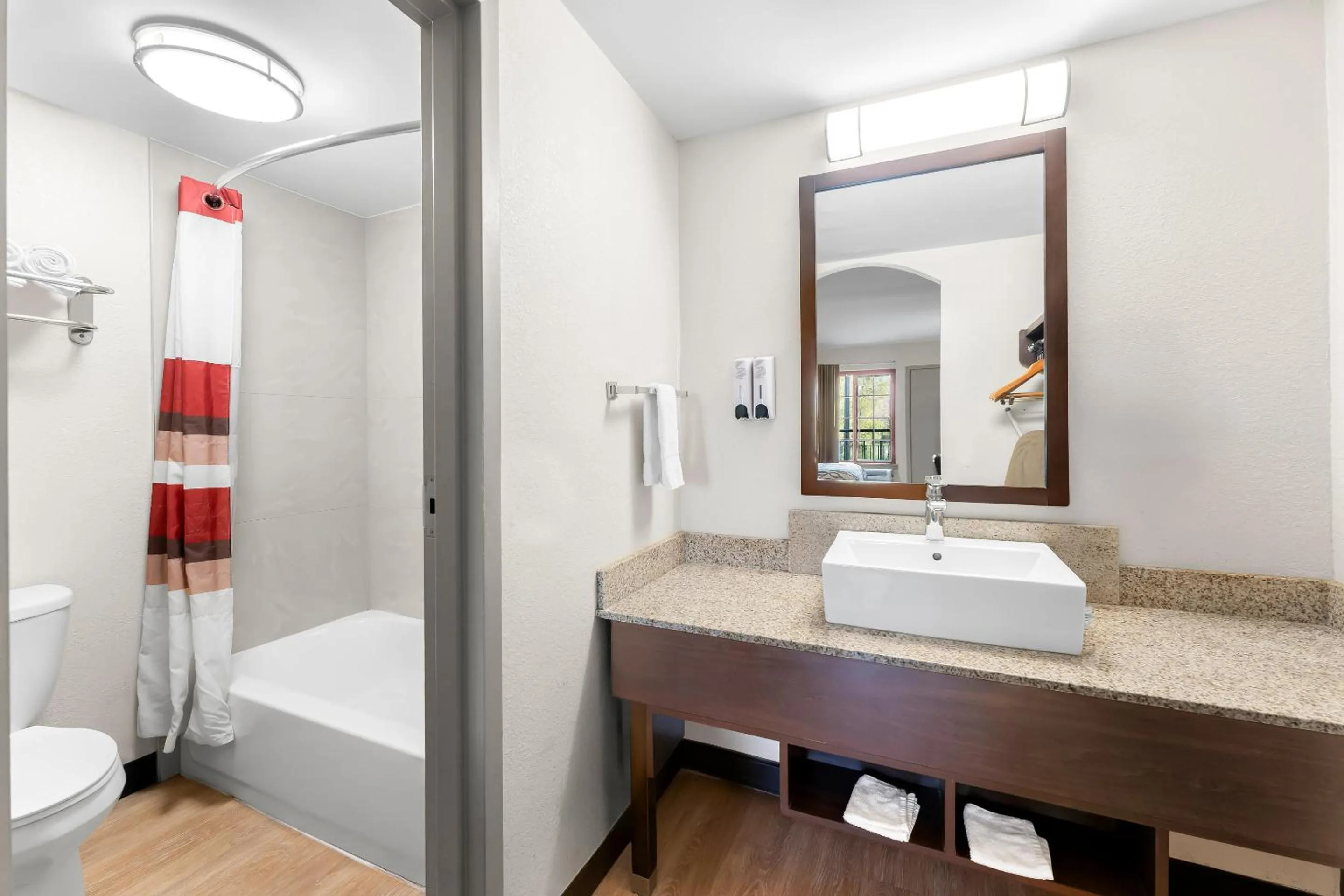 Bathroom in Red Roof Inn Lancaster