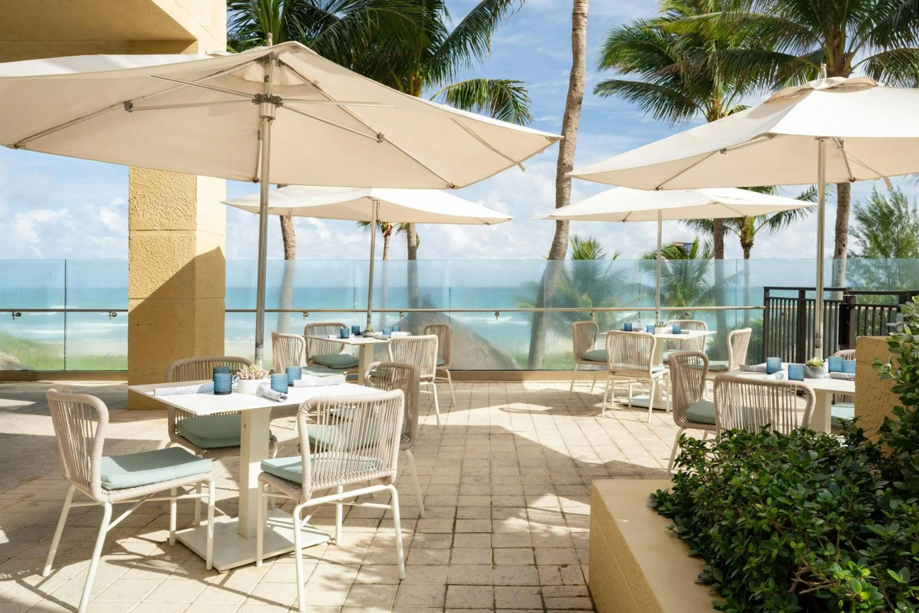 Restaurant/places to eat in Palm Beach Marriott Singer Island Beach Resort & Spa