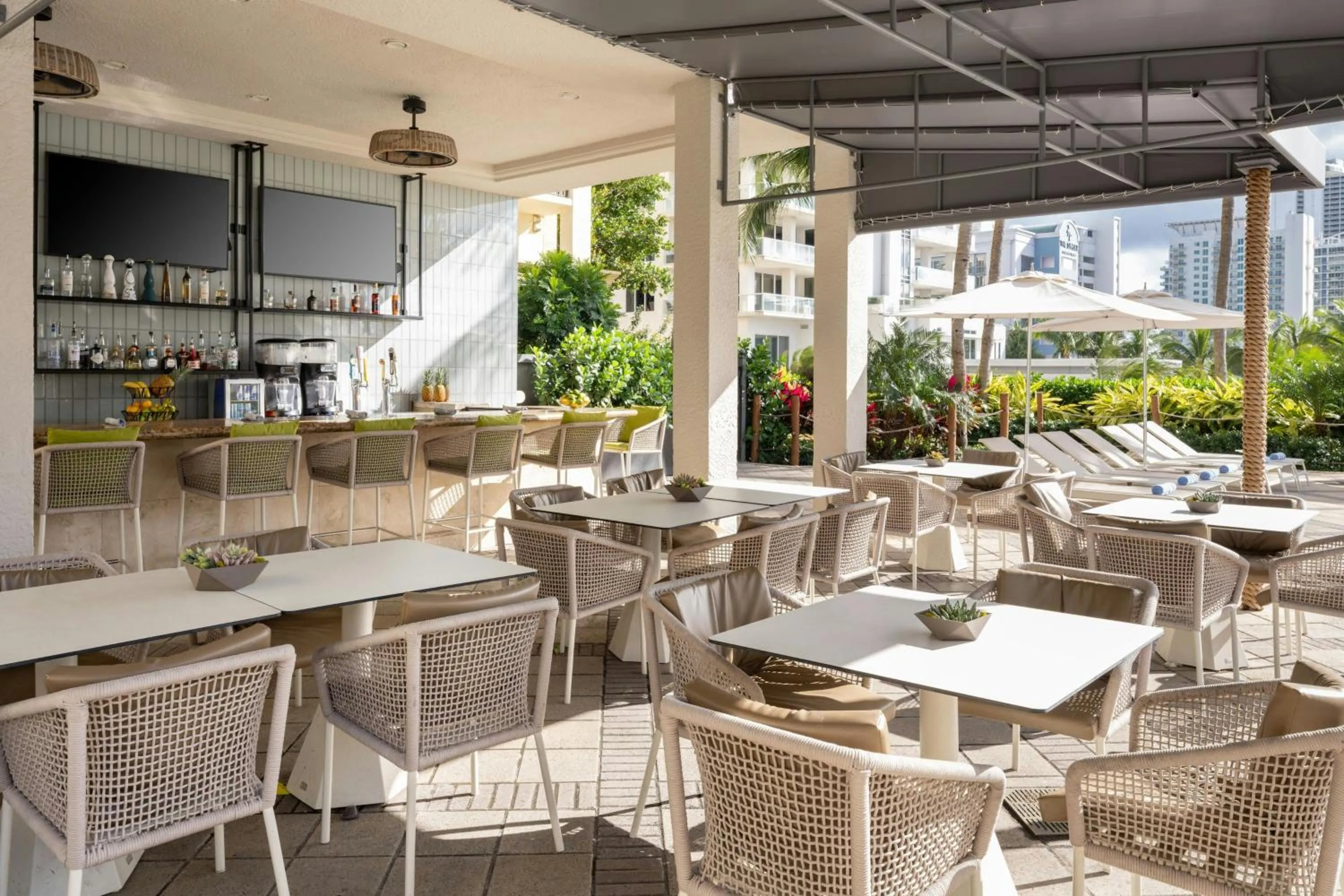 Swimming pool in Palm Beach Marriott Singer Island Beach Resort & Spa