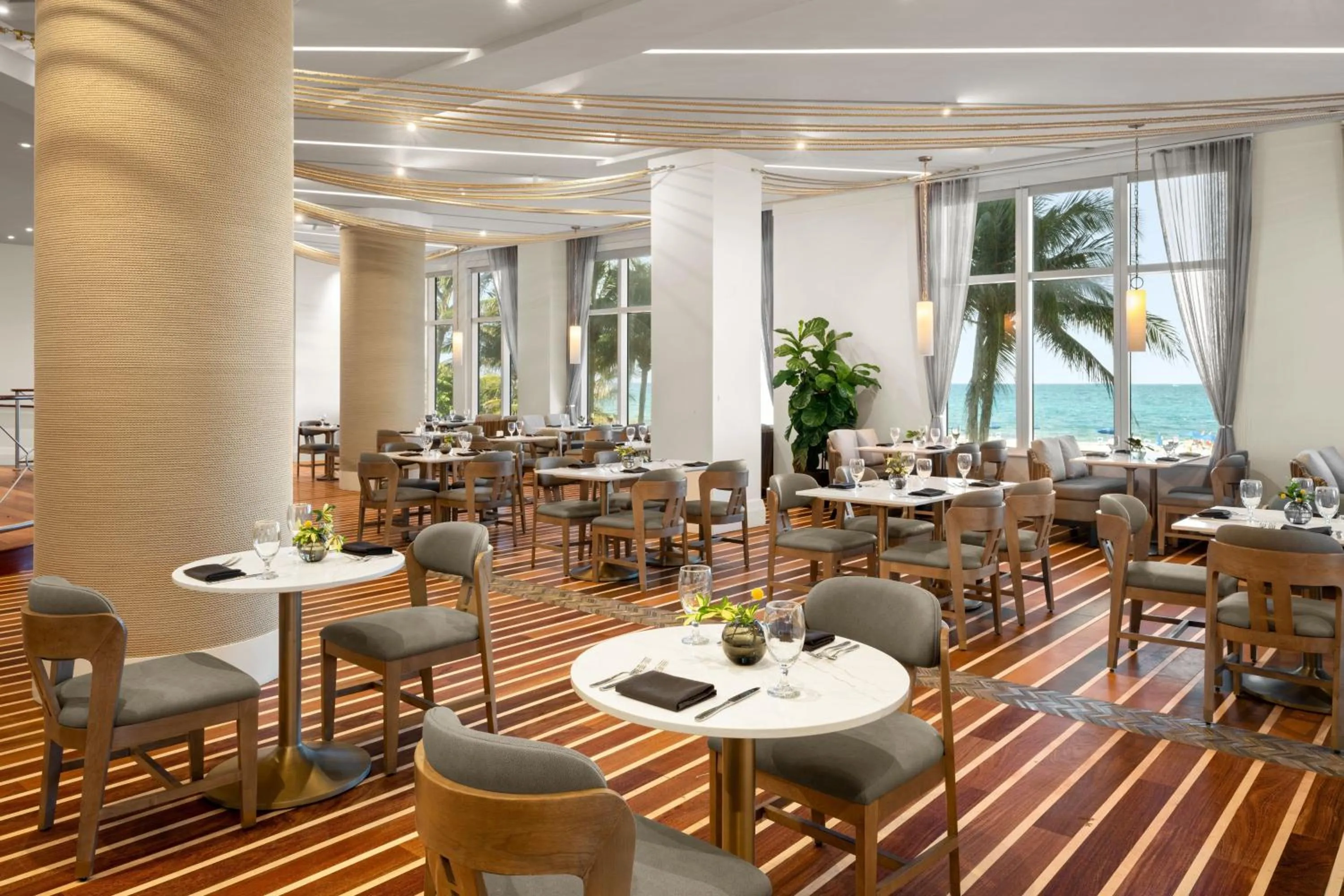 Restaurant/places to eat in Palm Beach Marriott Singer Island Beach Resort & Spa