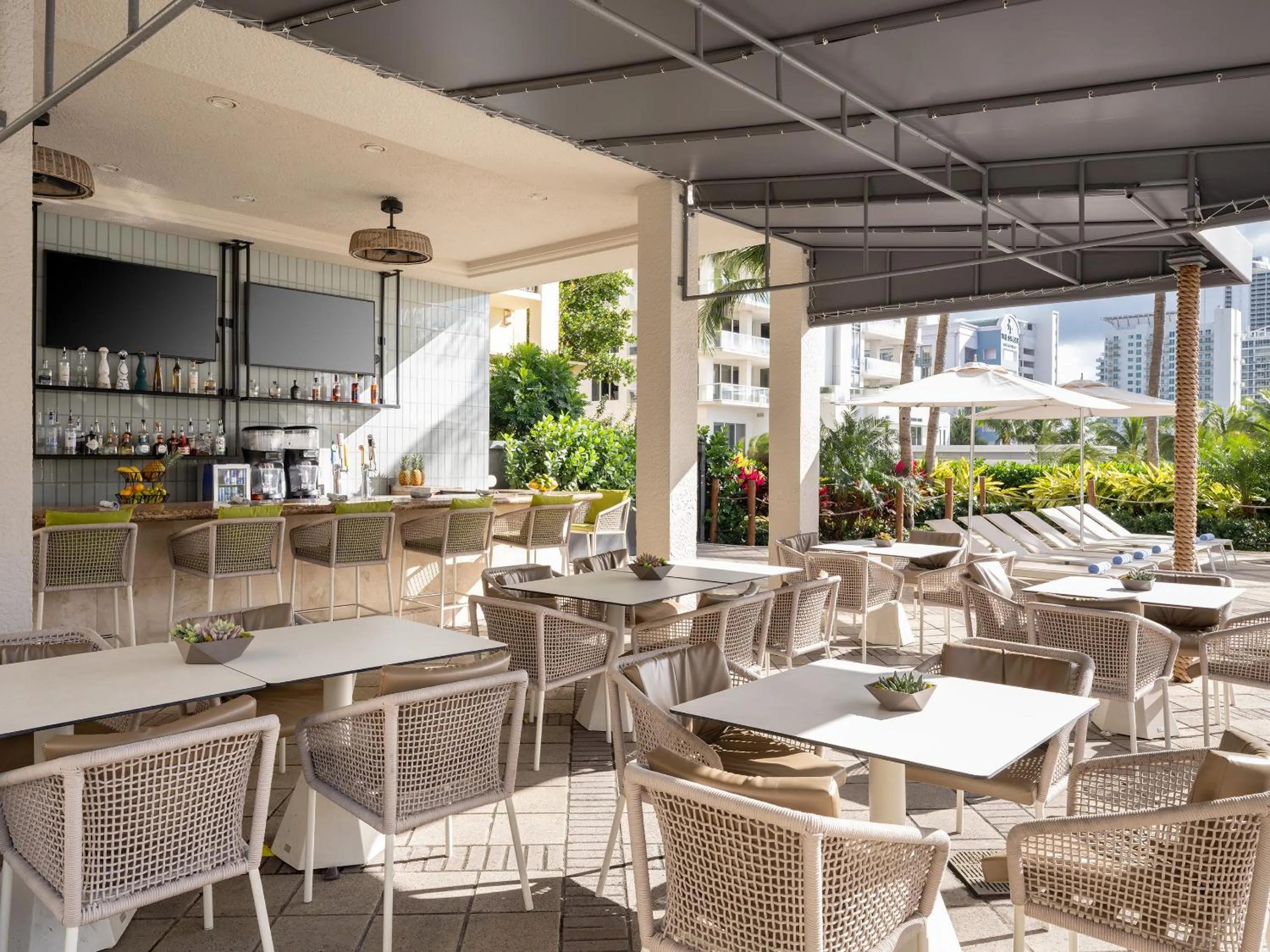 Swimming pool in Palm Beach Marriott Singer Island Beach Resort & Spa