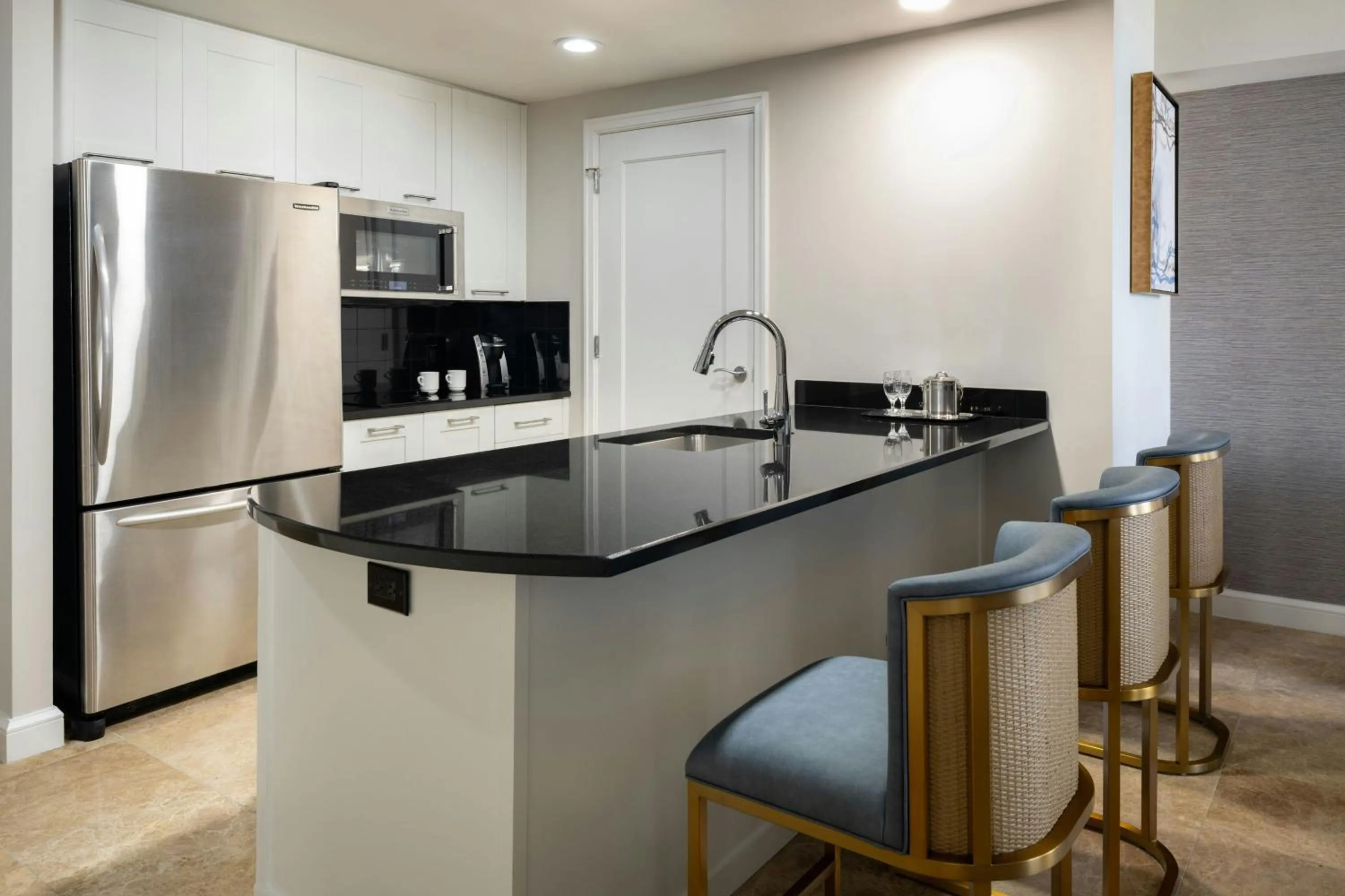 Kitchen or kitchenette in Palm Beach Marriott Singer Island Beach Resort & Spa