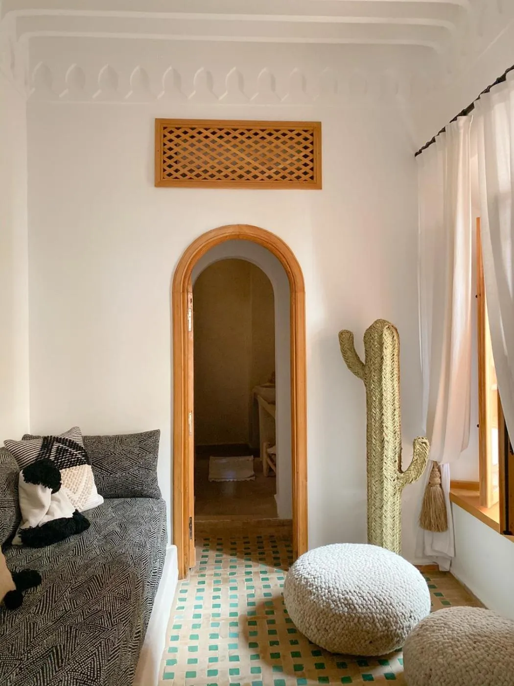 Seating area, Bed in Riad Le Pèlerin