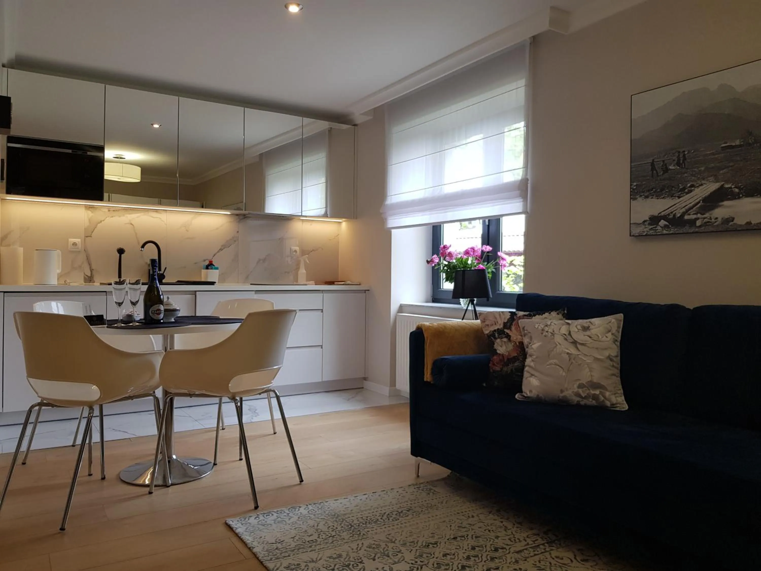 Kitchen or kitchenette in Altara Apartamenty Centrum - Free Parking