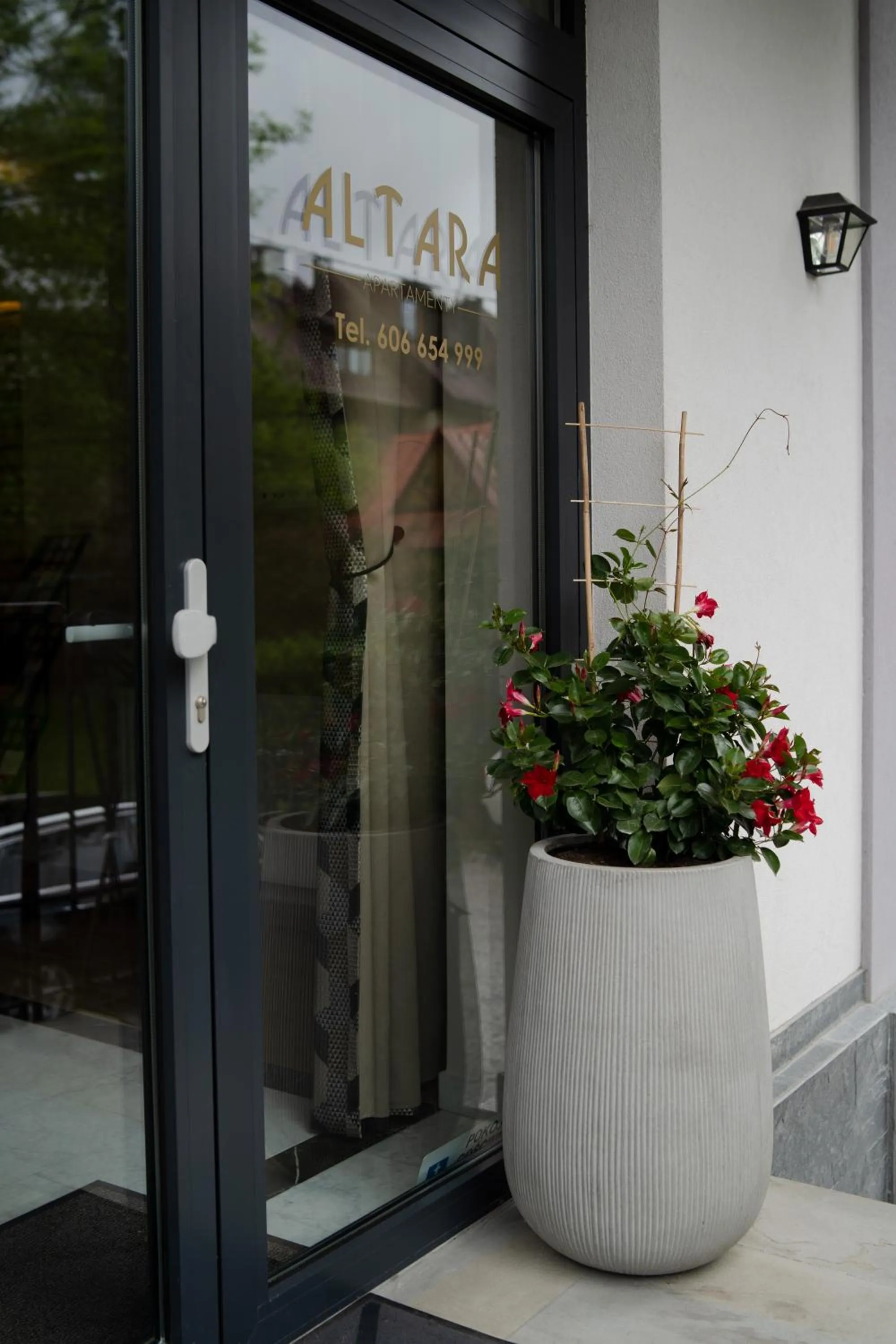 Facade/entrance in Altara Apartamenty Centrum - Free Parking