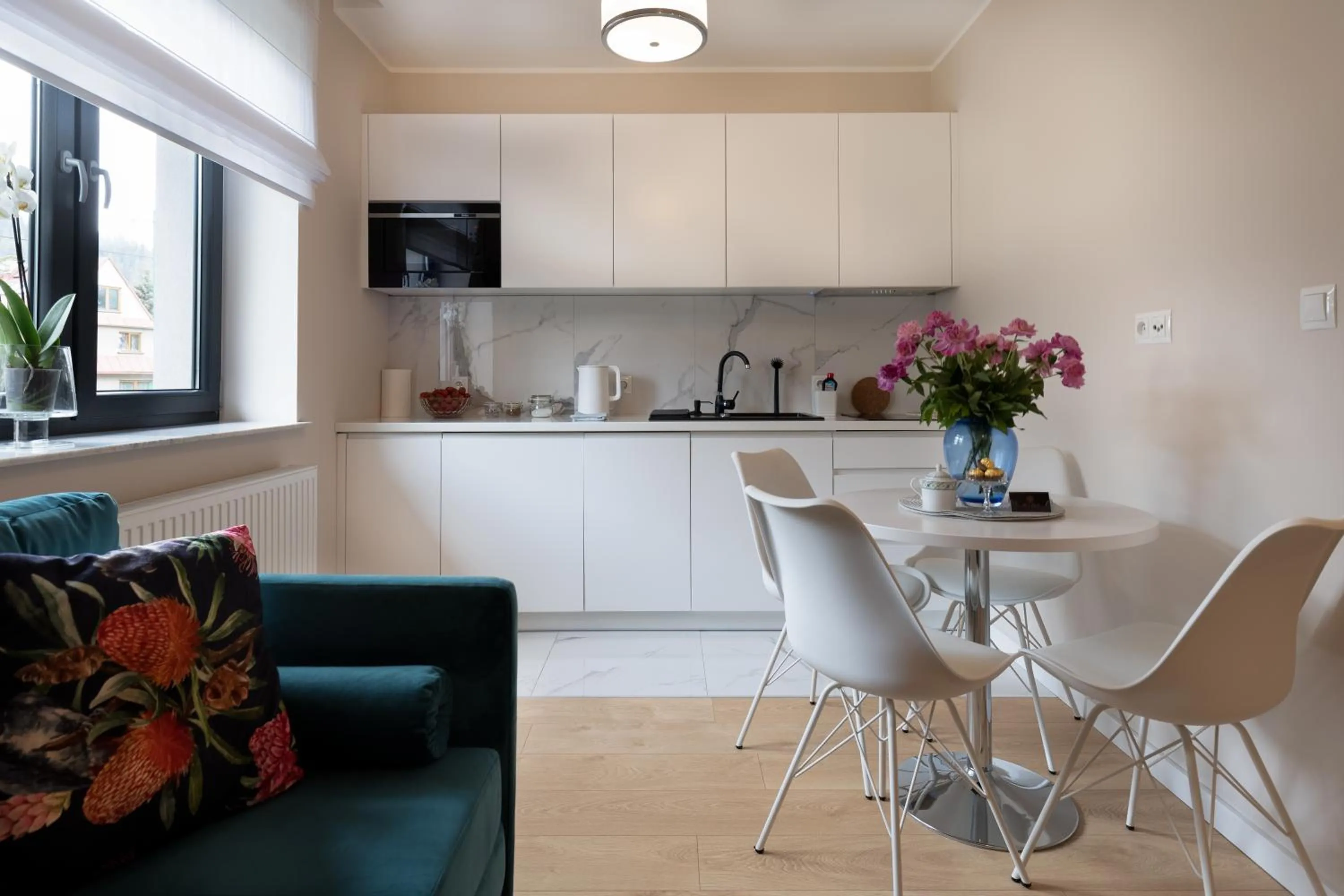 Kitchen or kitchenette in Altara Apartamenty Centrum - Free Parking