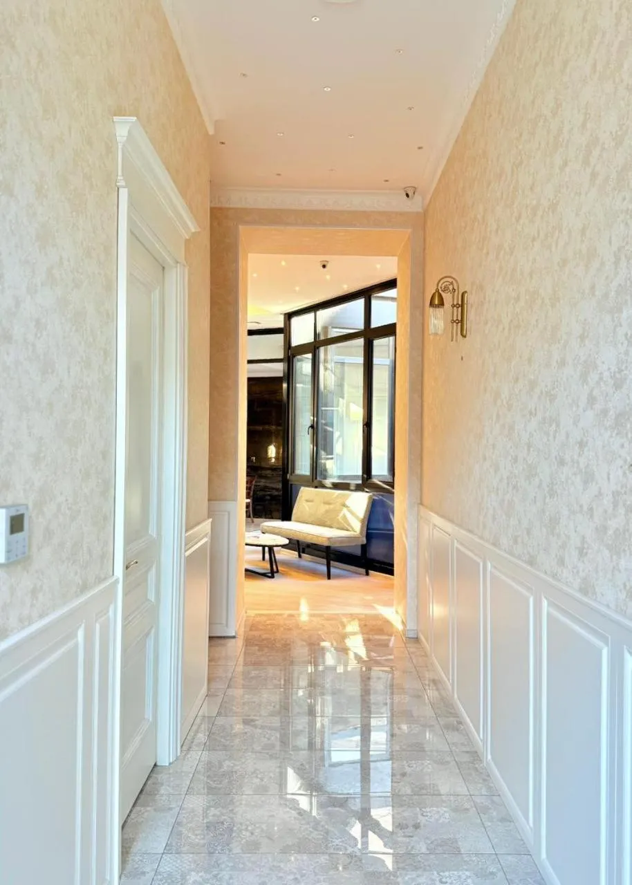 Seating area in Arts Hotel by Square