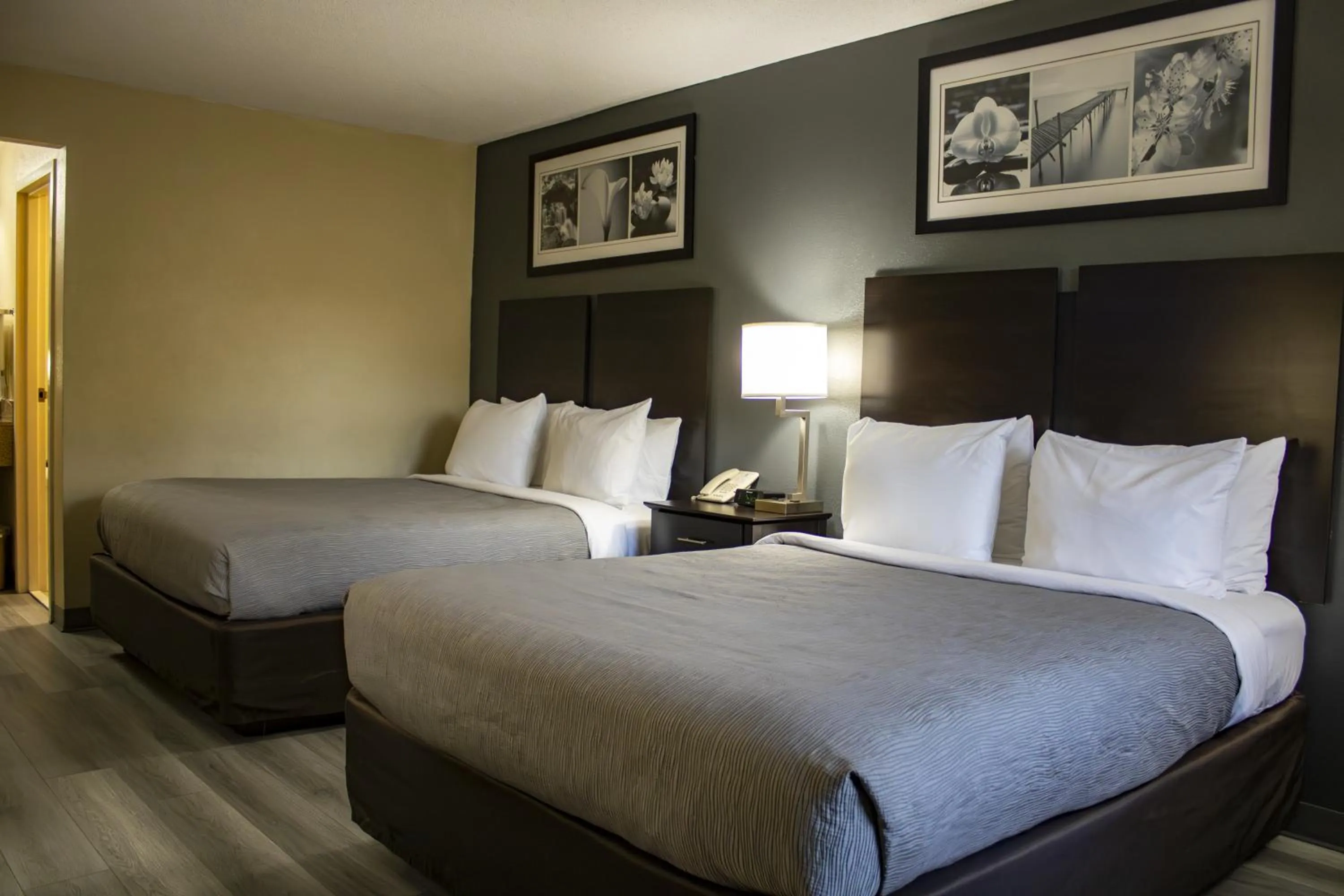 Bedroom, Bed in Quality Inn Kenly I-95