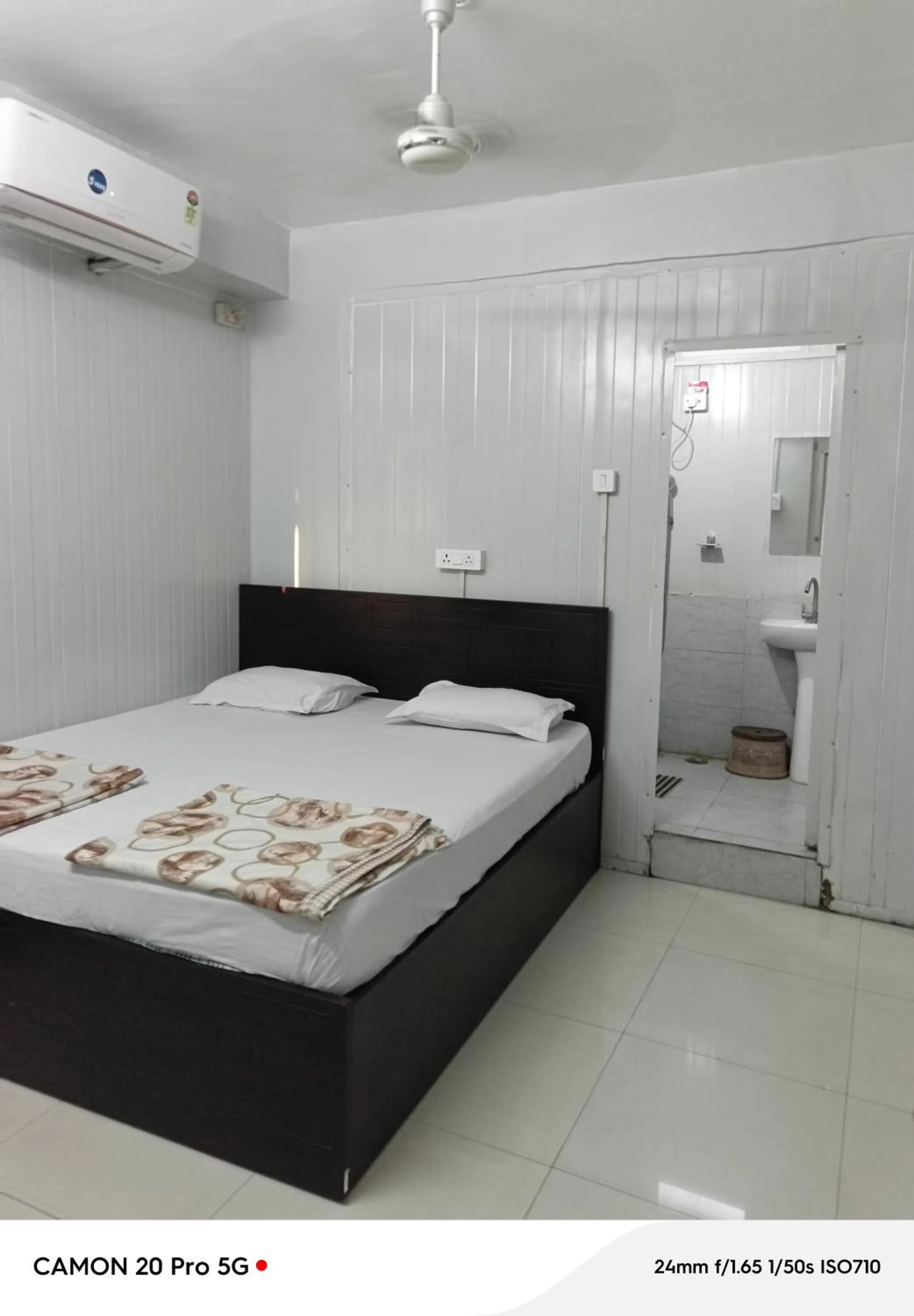 Bathroom, Bed in Homestay Ac Dormitory