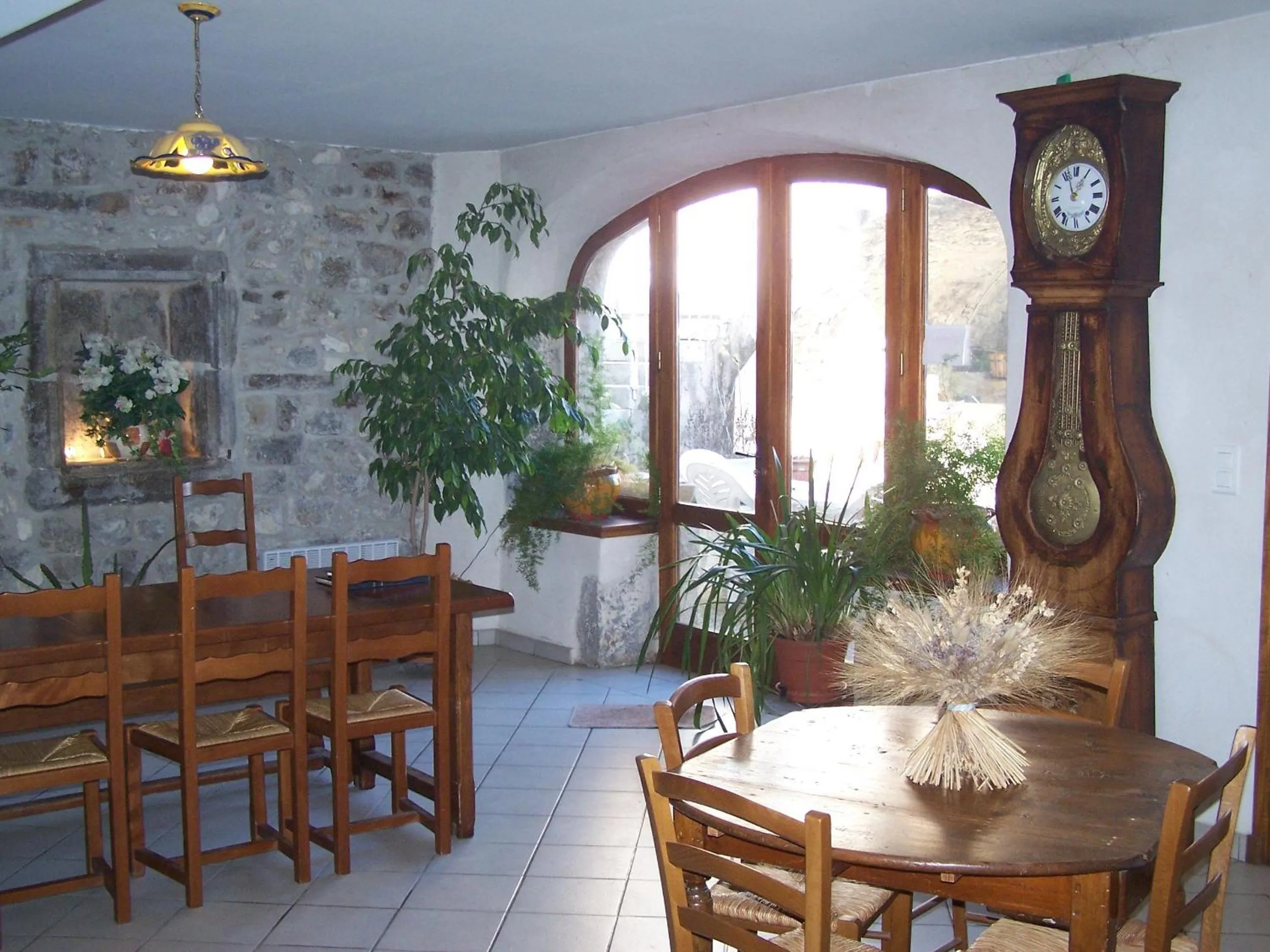 Communal lounge/ TV room in Chambres d'hôtes les Clapas