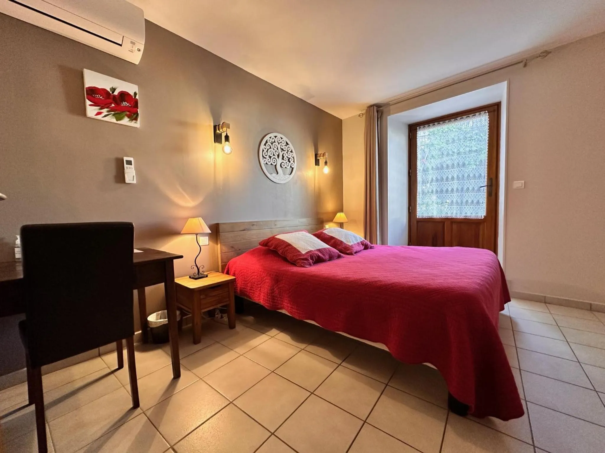 Bedroom, Bed in Chambres d'hôtes les Clapas