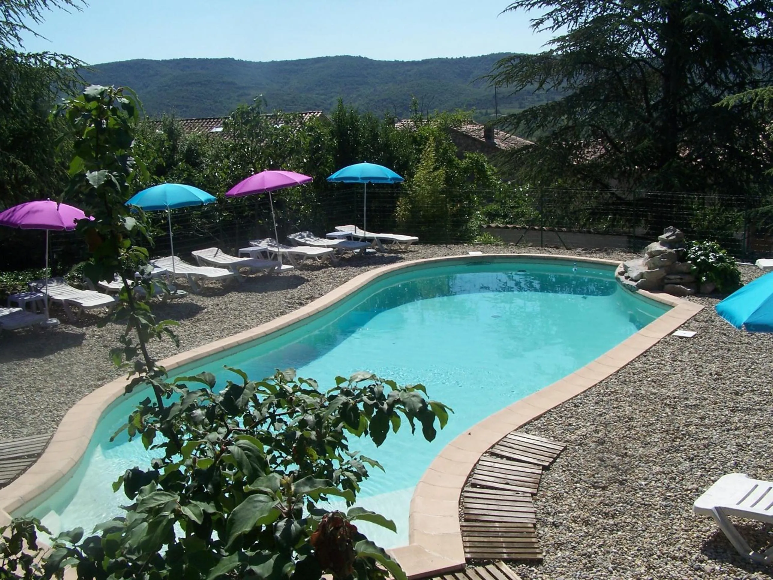 Swimming pool in Chambres d'hôtes les Clapas