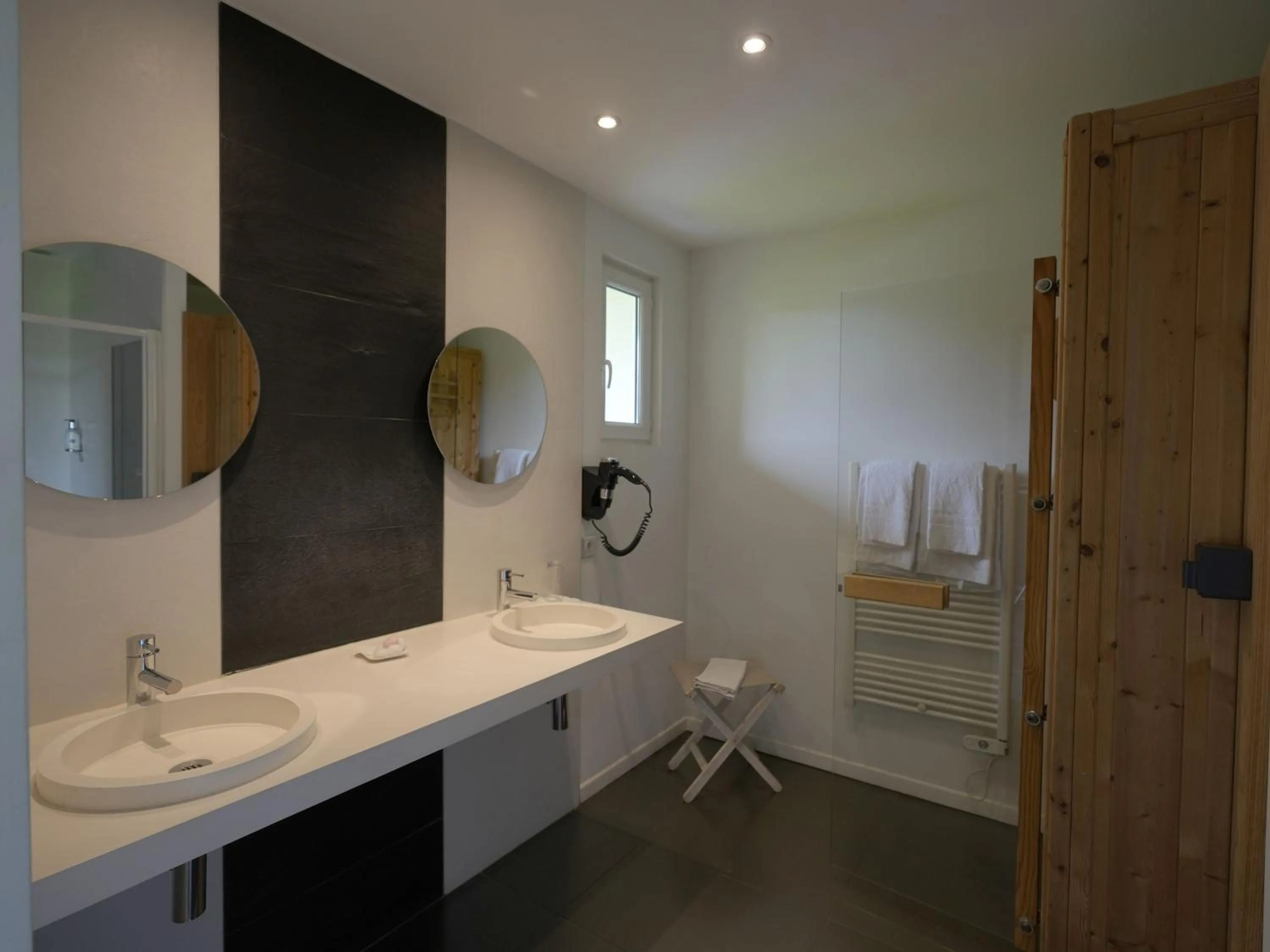 Bathroom in San-Val' Eau