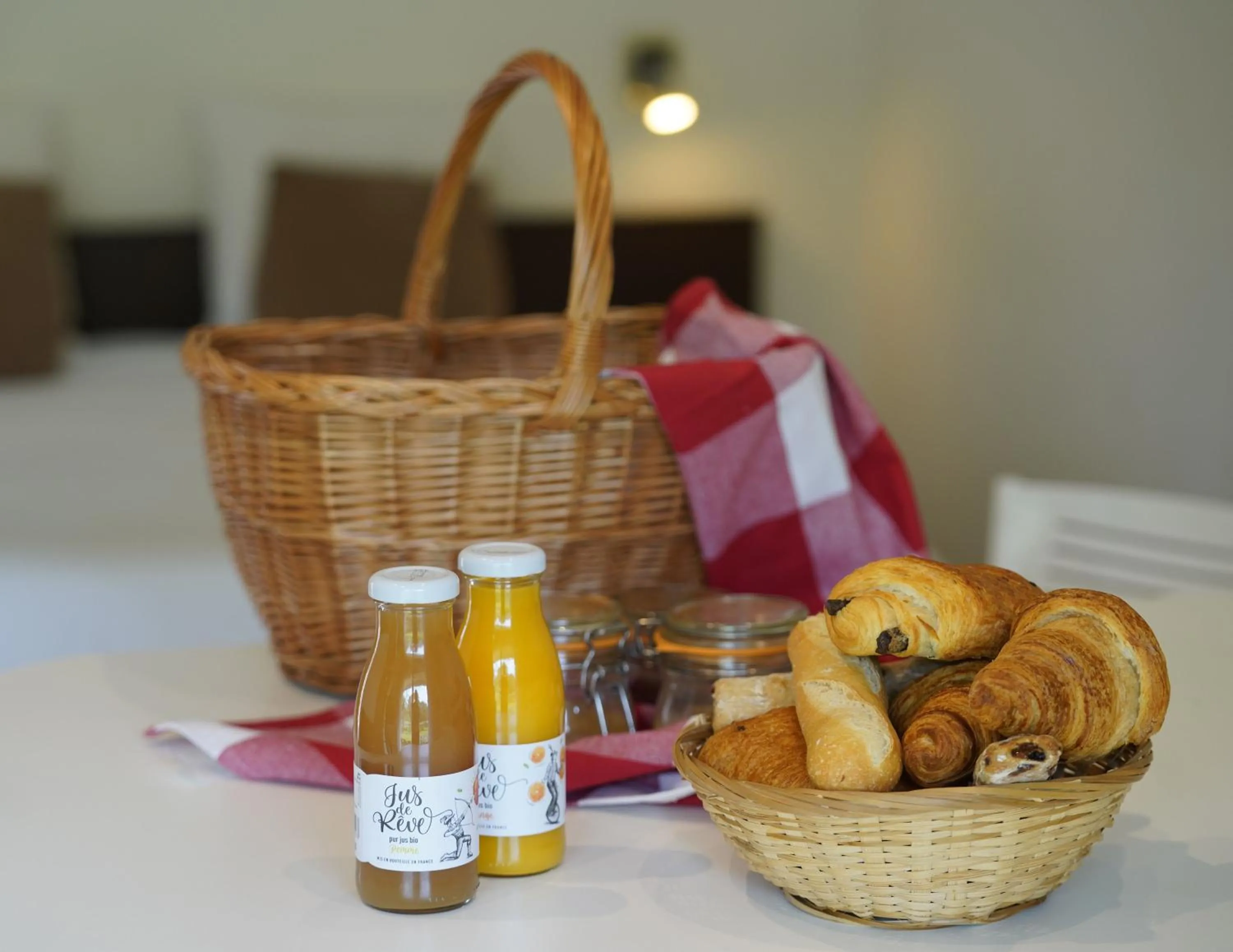 Breakfast in San-Val' Eau