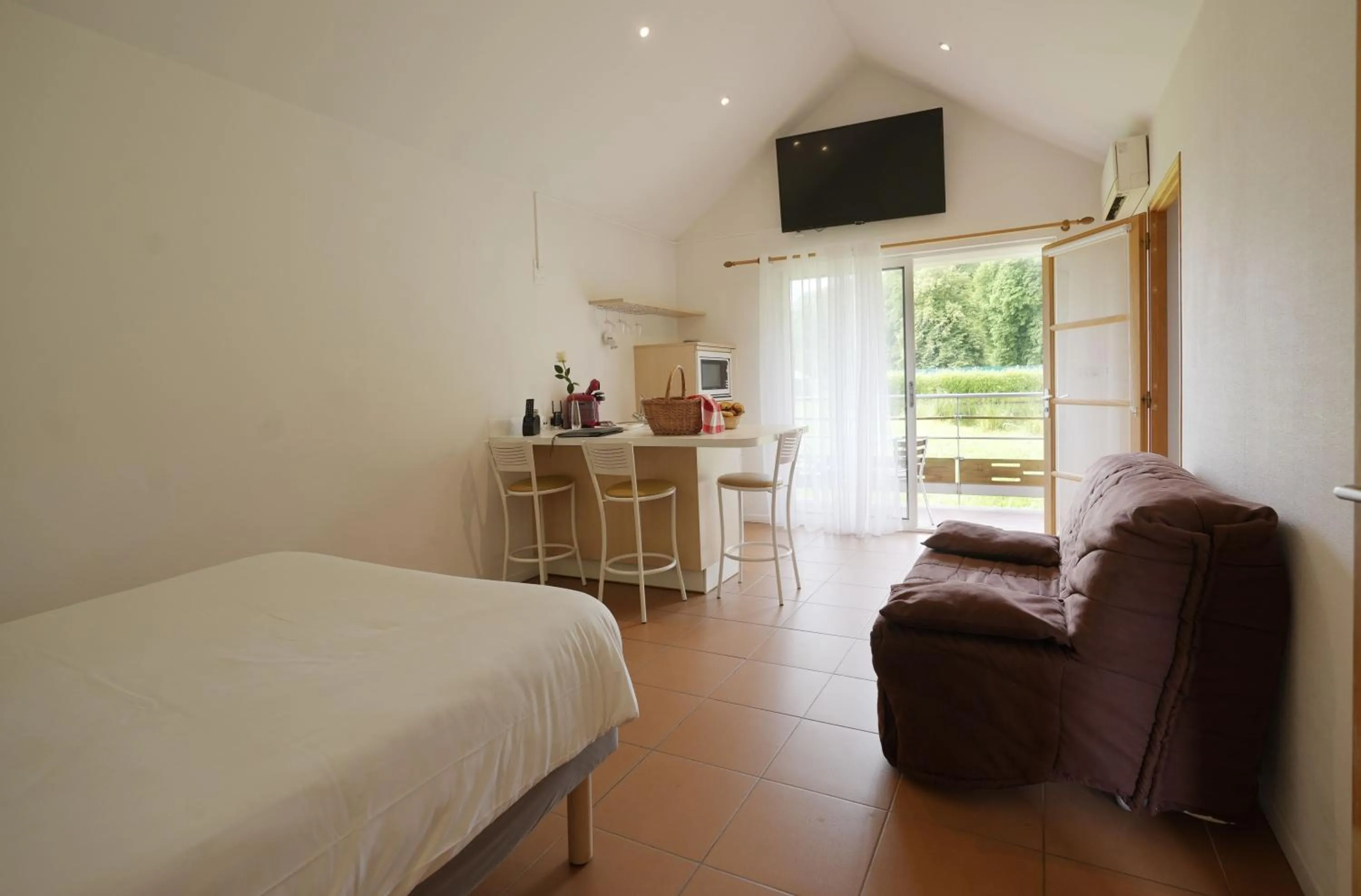 Bedroom, Bed in San-Val' Eau