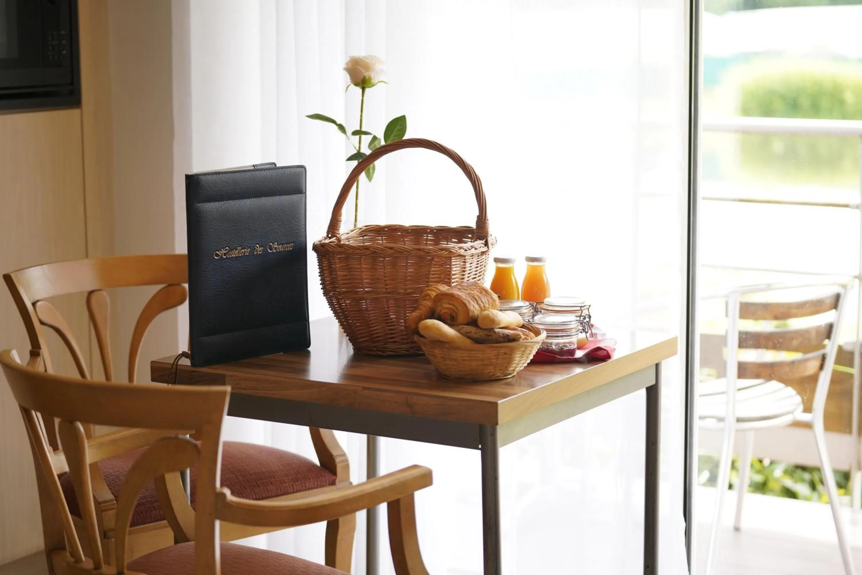 Breakfast in San-Val' Eau