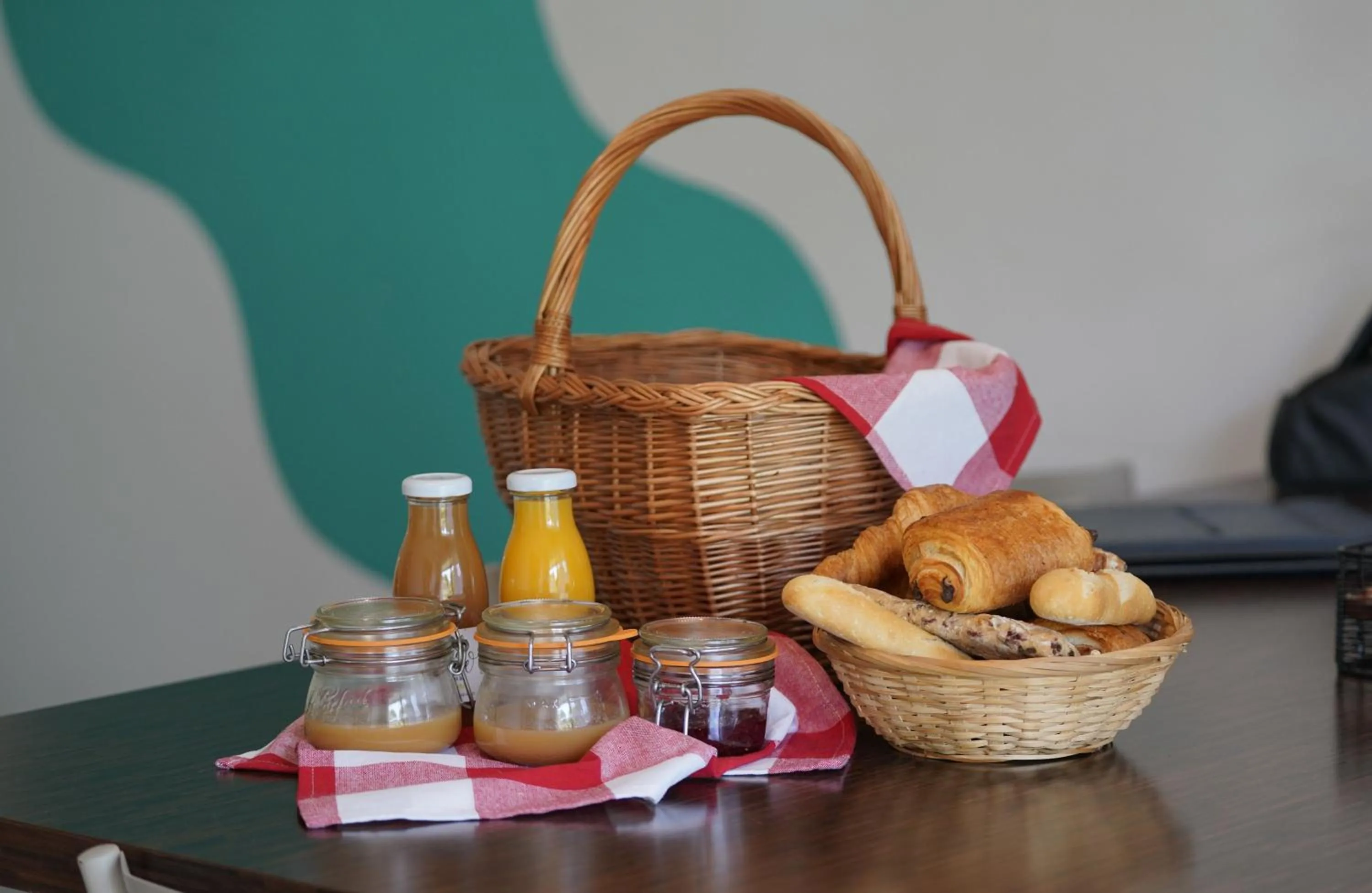 Breakfast in San-Val' Eau