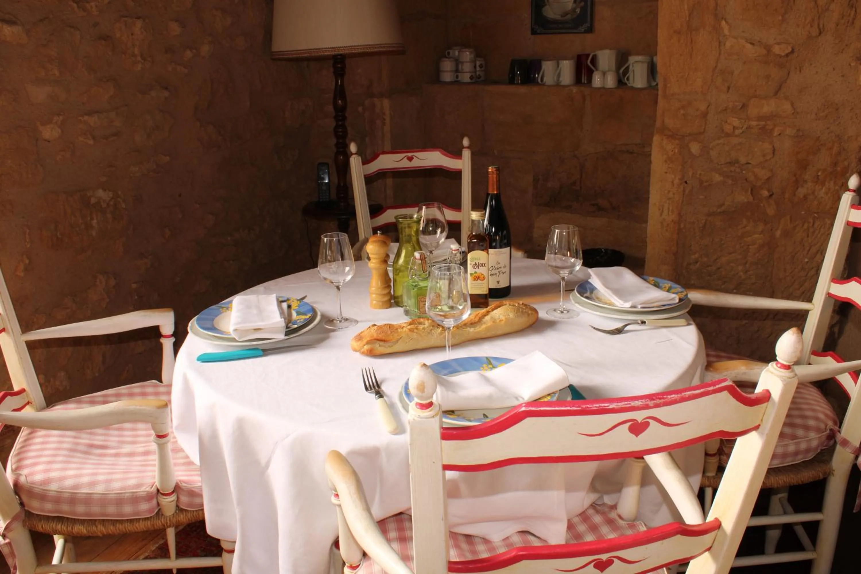 Dining area in La Roseraie Hôtel Restaurant