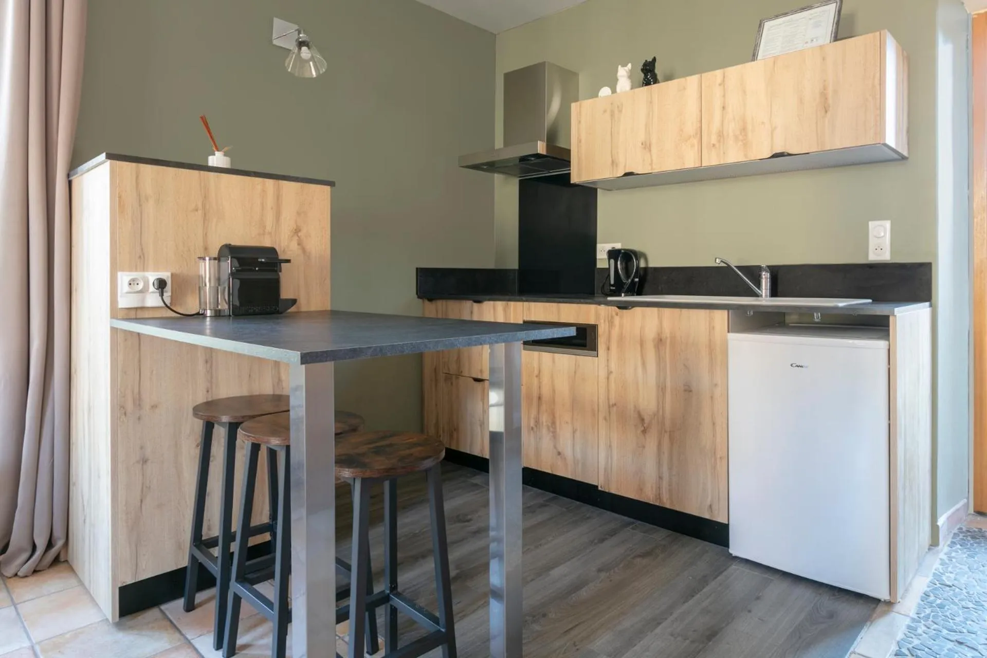 Kitchen or kitchenette in La Roseraie Hôtel Restaurant
