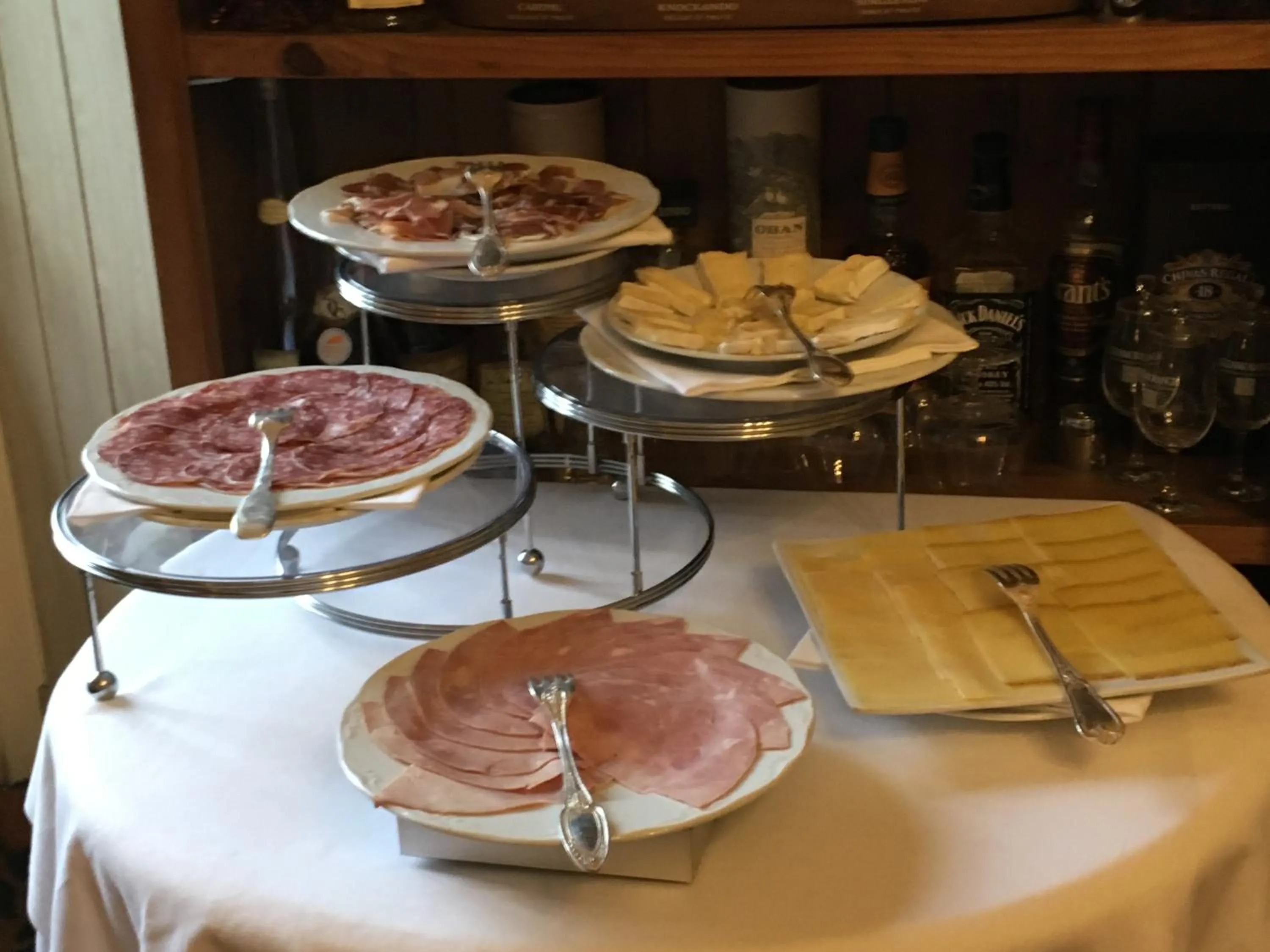 Buffet breakfast in La Roseraie Hôtel Restaurant