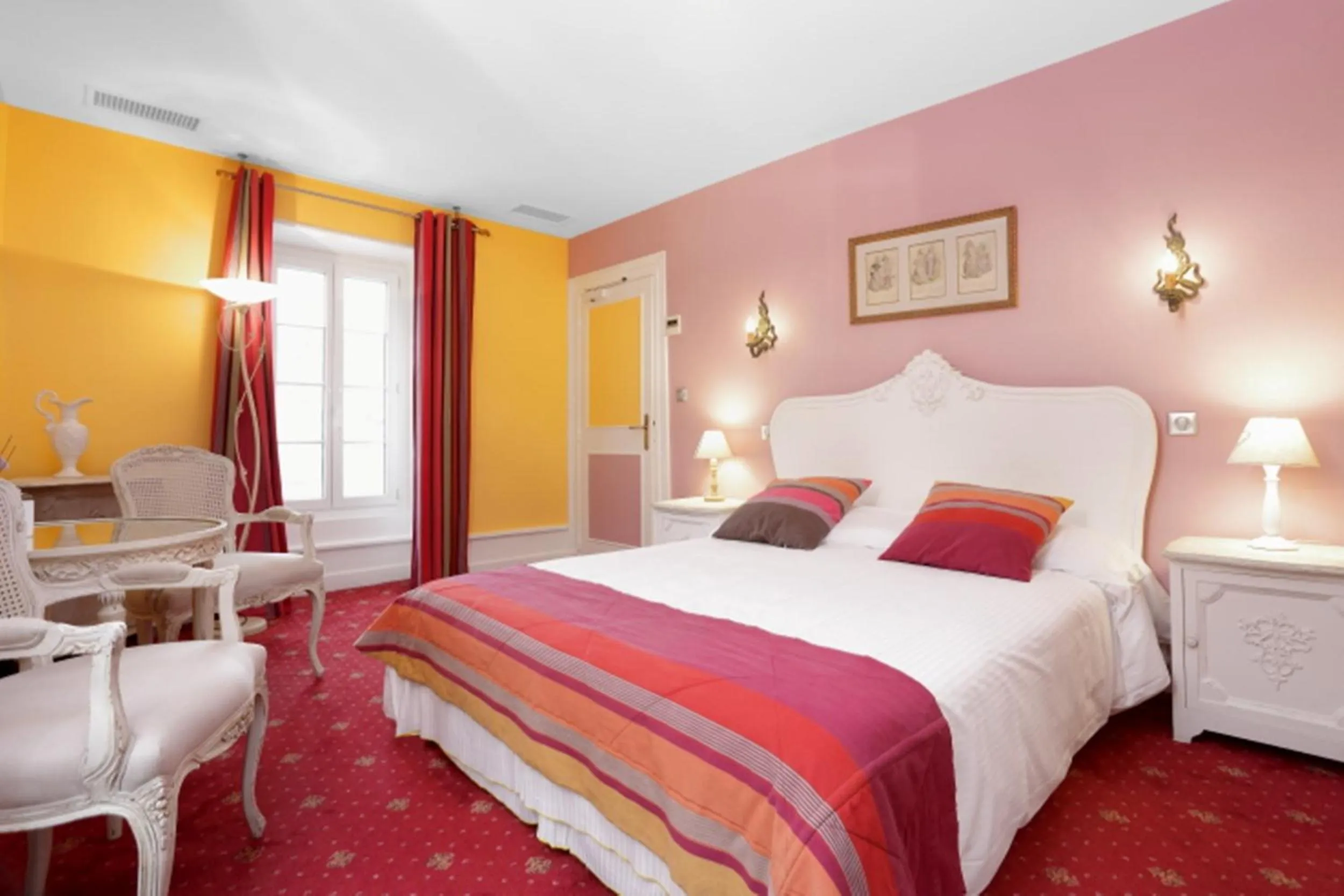 Photo of the whole room, Bed in La Roseraie Hôtel Restaurant