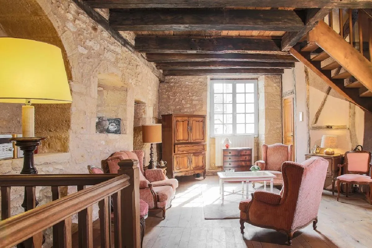 Seating area in La Roseraie Hôtel Restaurant
