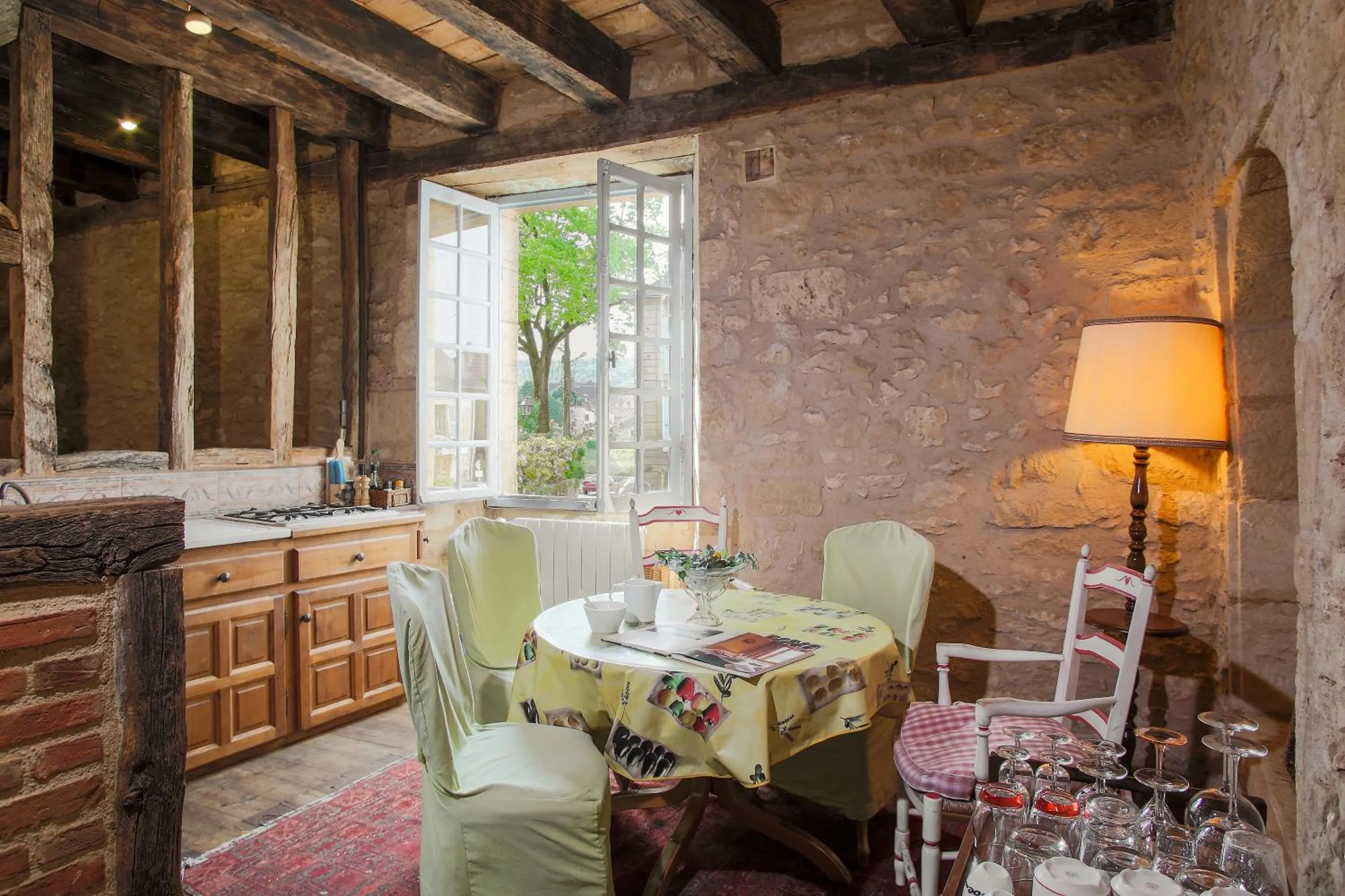 Dining area in La Roseraie Hôtel Restaurant