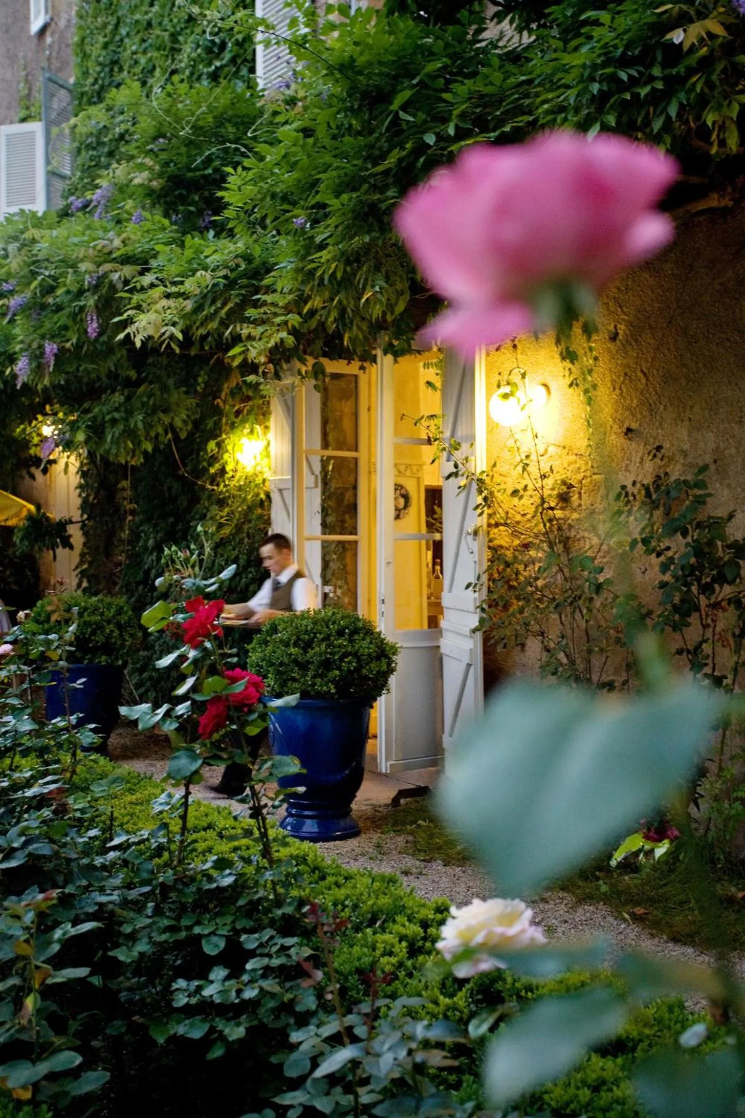 Patio in La Roseraie Hôtel Restaurant