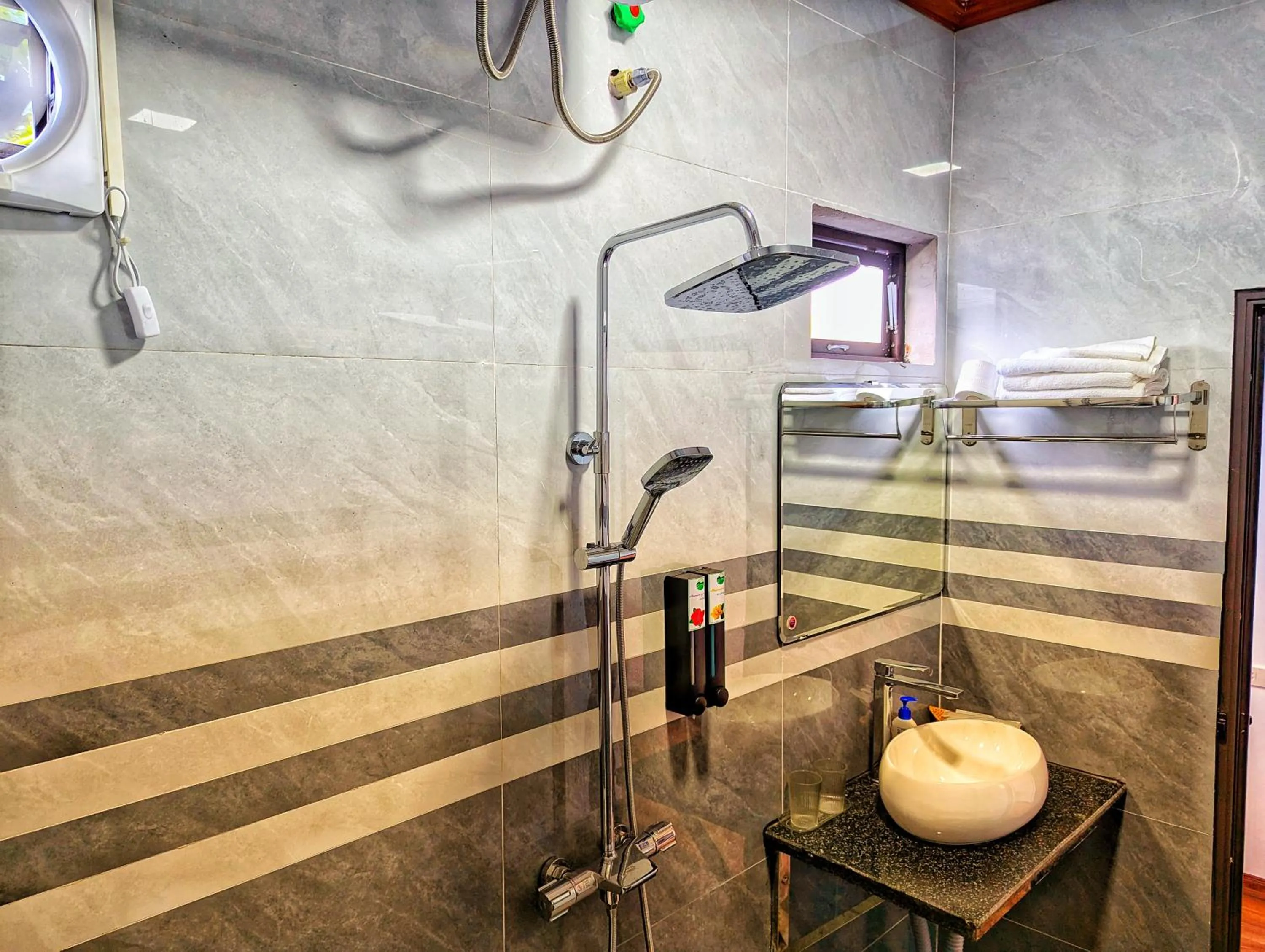 Shower in Ninh Binh Greenland Homestay